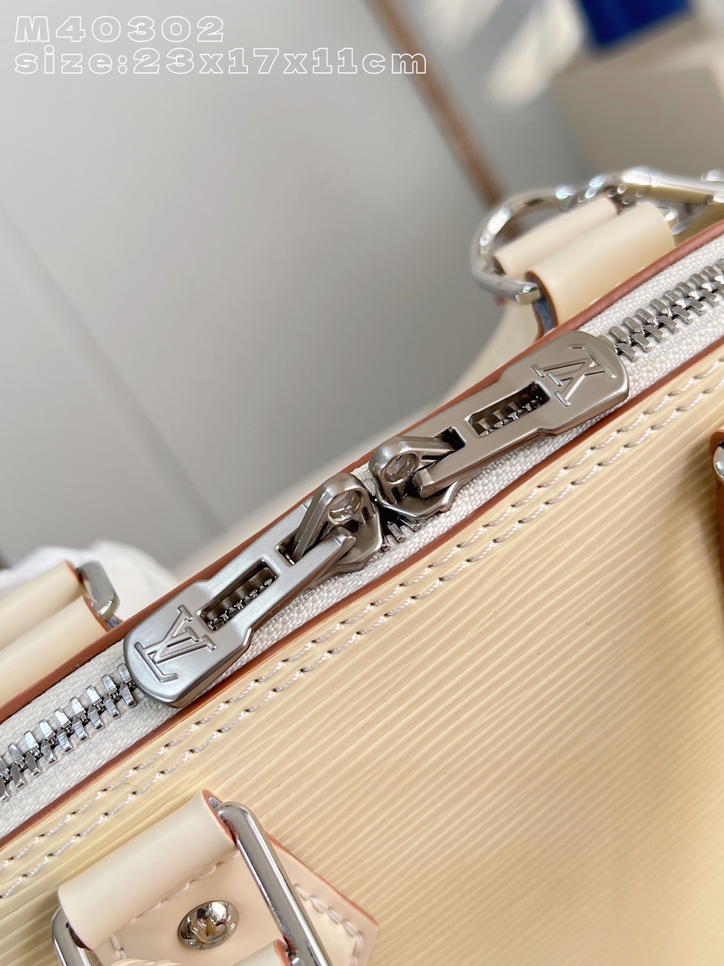 Louis Vuitton Basic Bag M-l