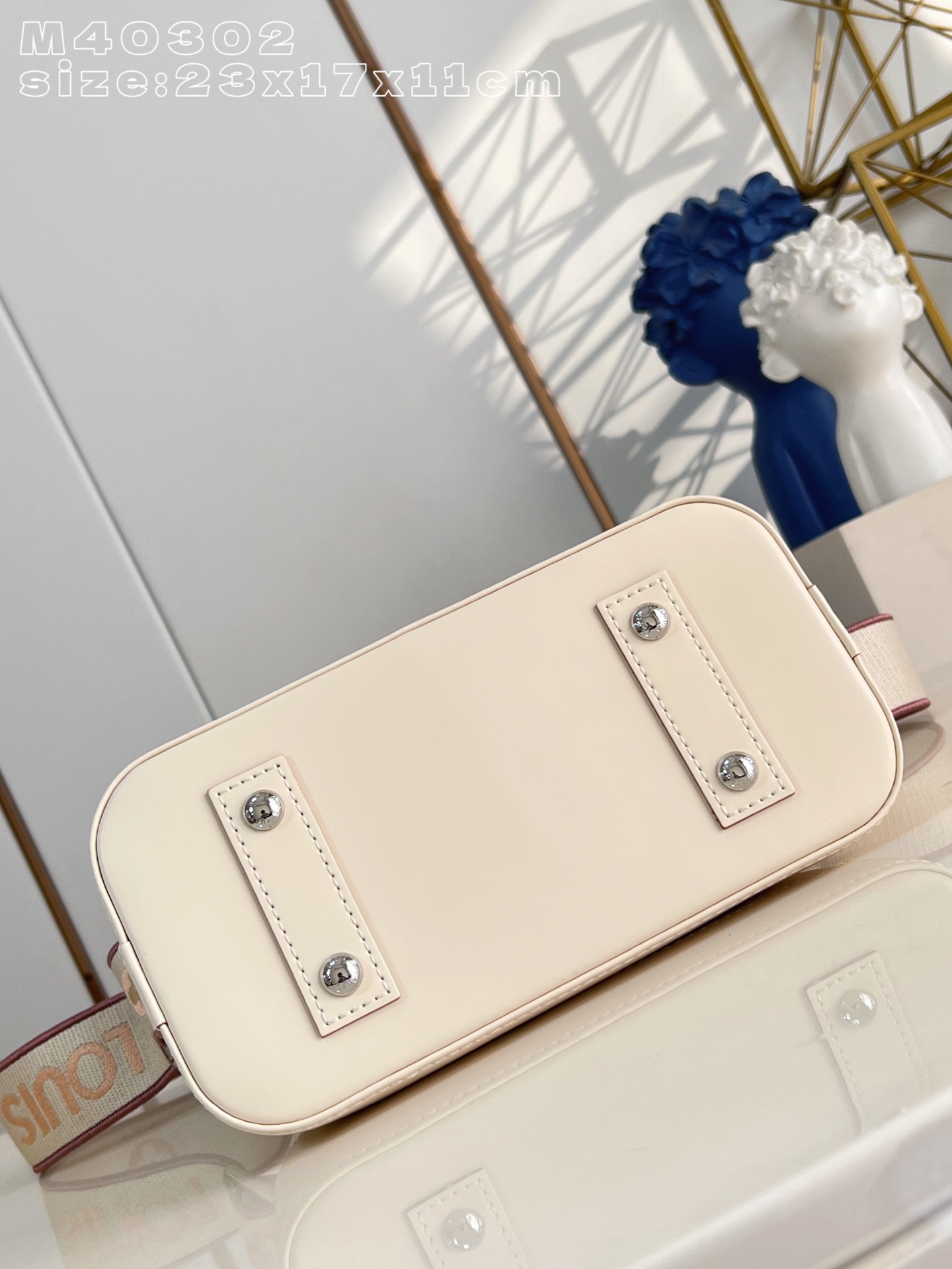 Louis Vuitton Basic Bag M-l