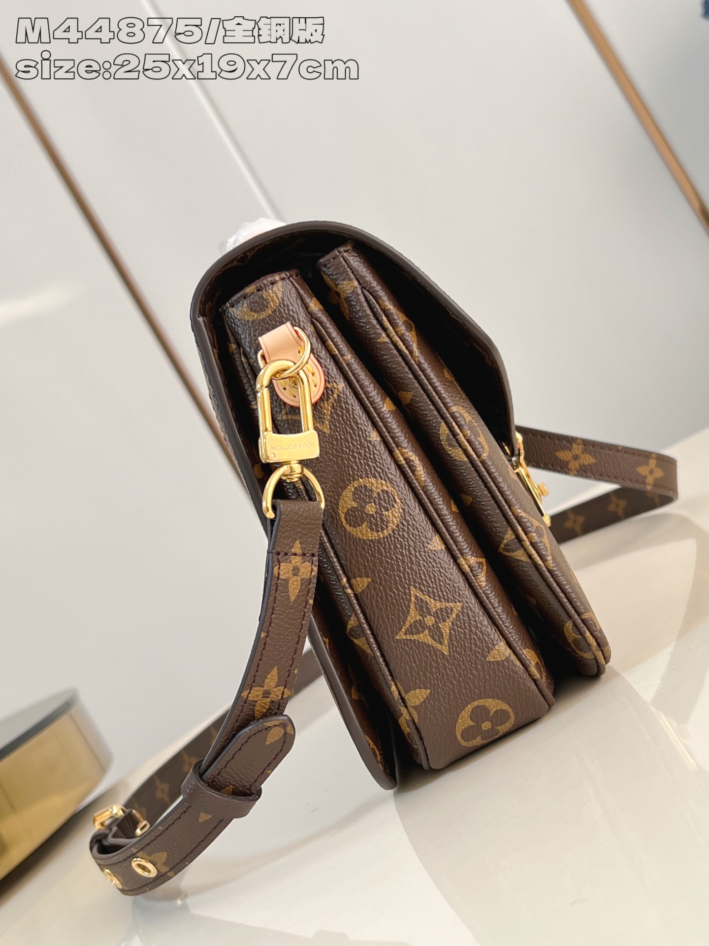 Louis Vuitton Basic Bag Canvas M-l-s