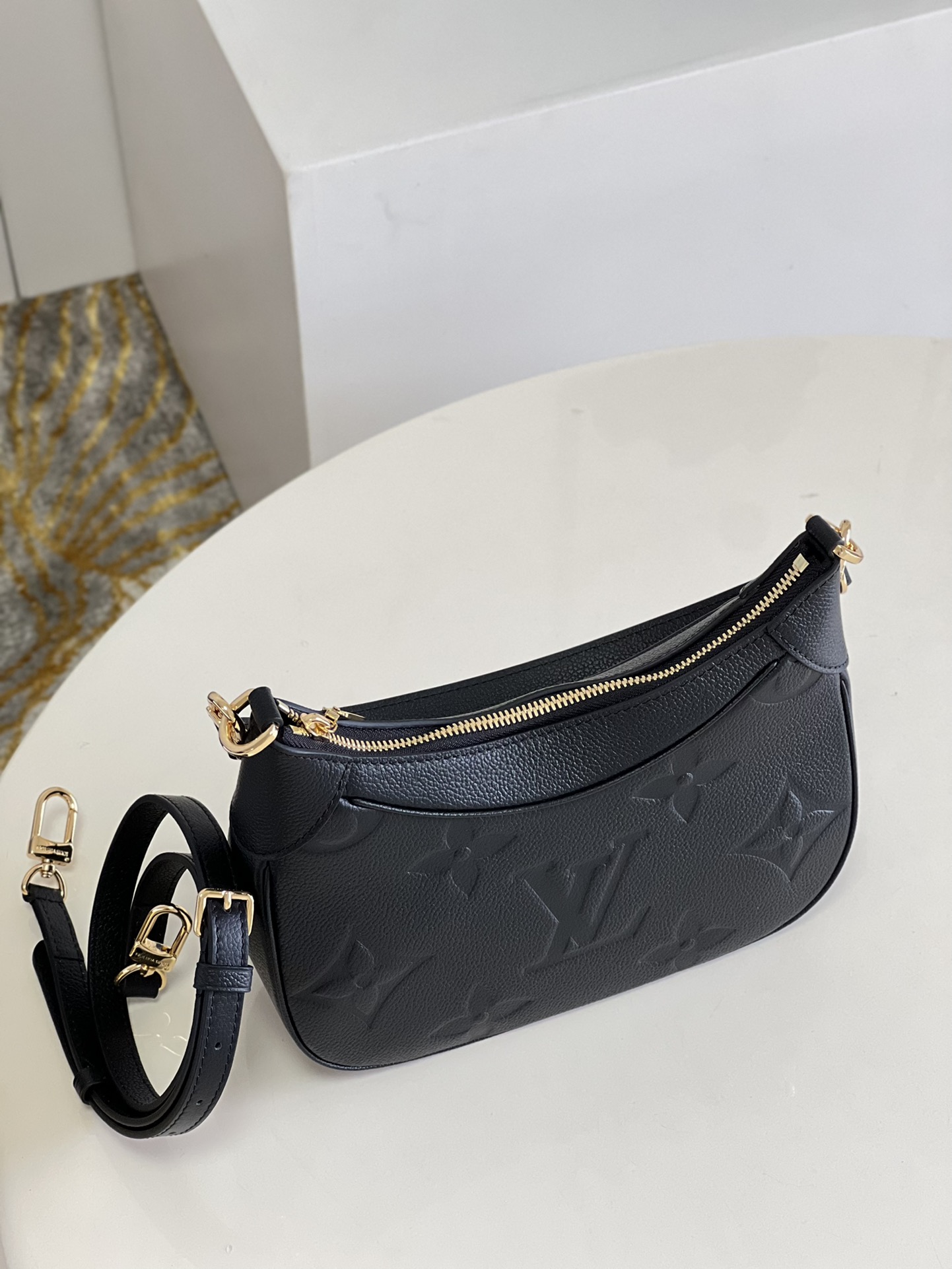Louis Vuitton Basic Bag Black M-l