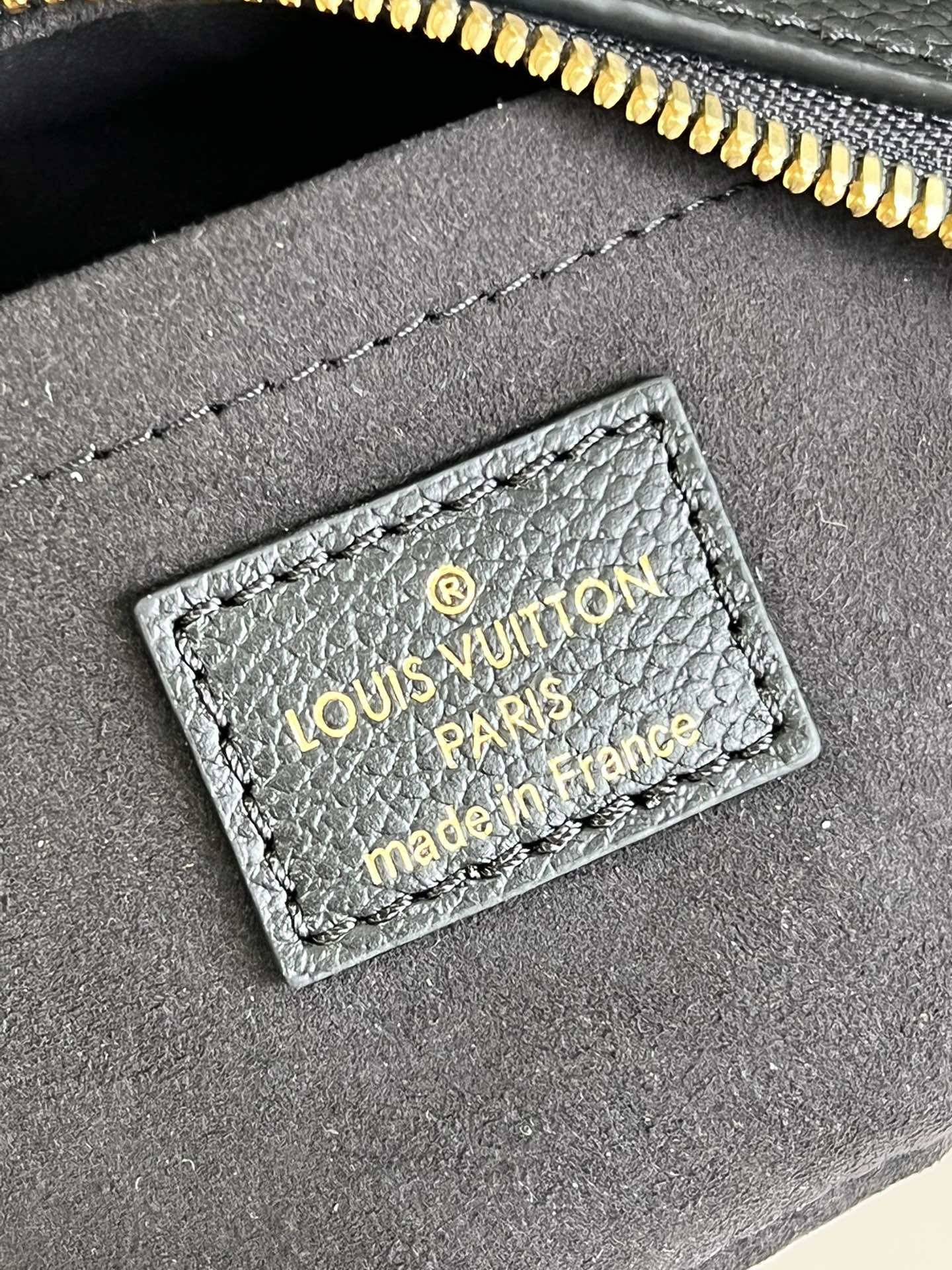 Louis Vuitton Basic Bag Black M-l