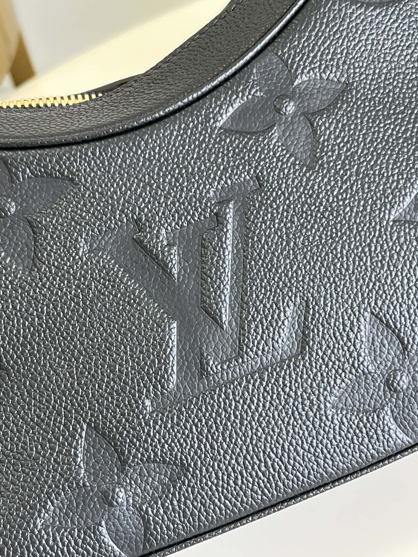 Louis Vuitton Basic Bag Black M-l
