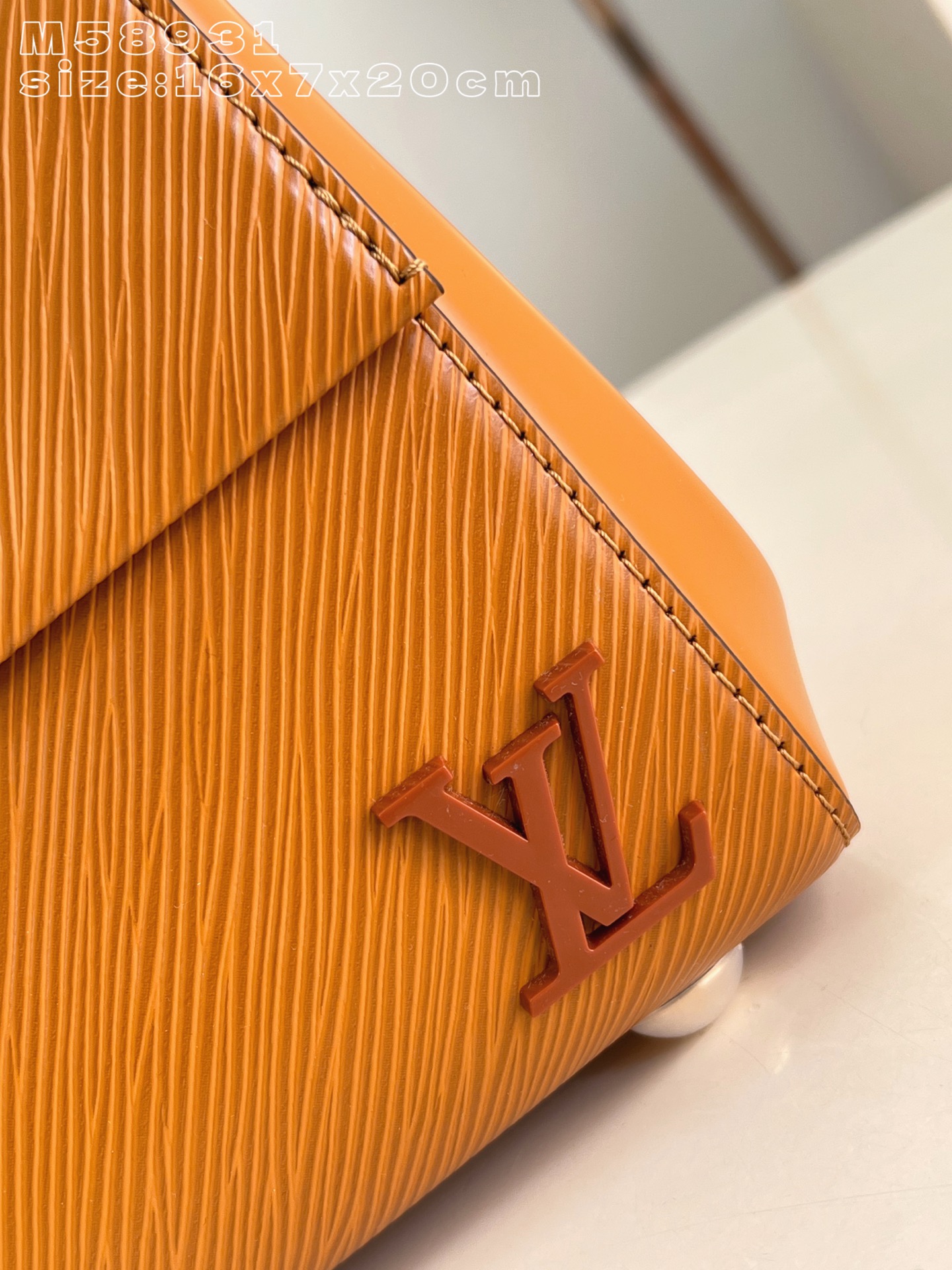 Louis Vuitton Basic Bag M-l