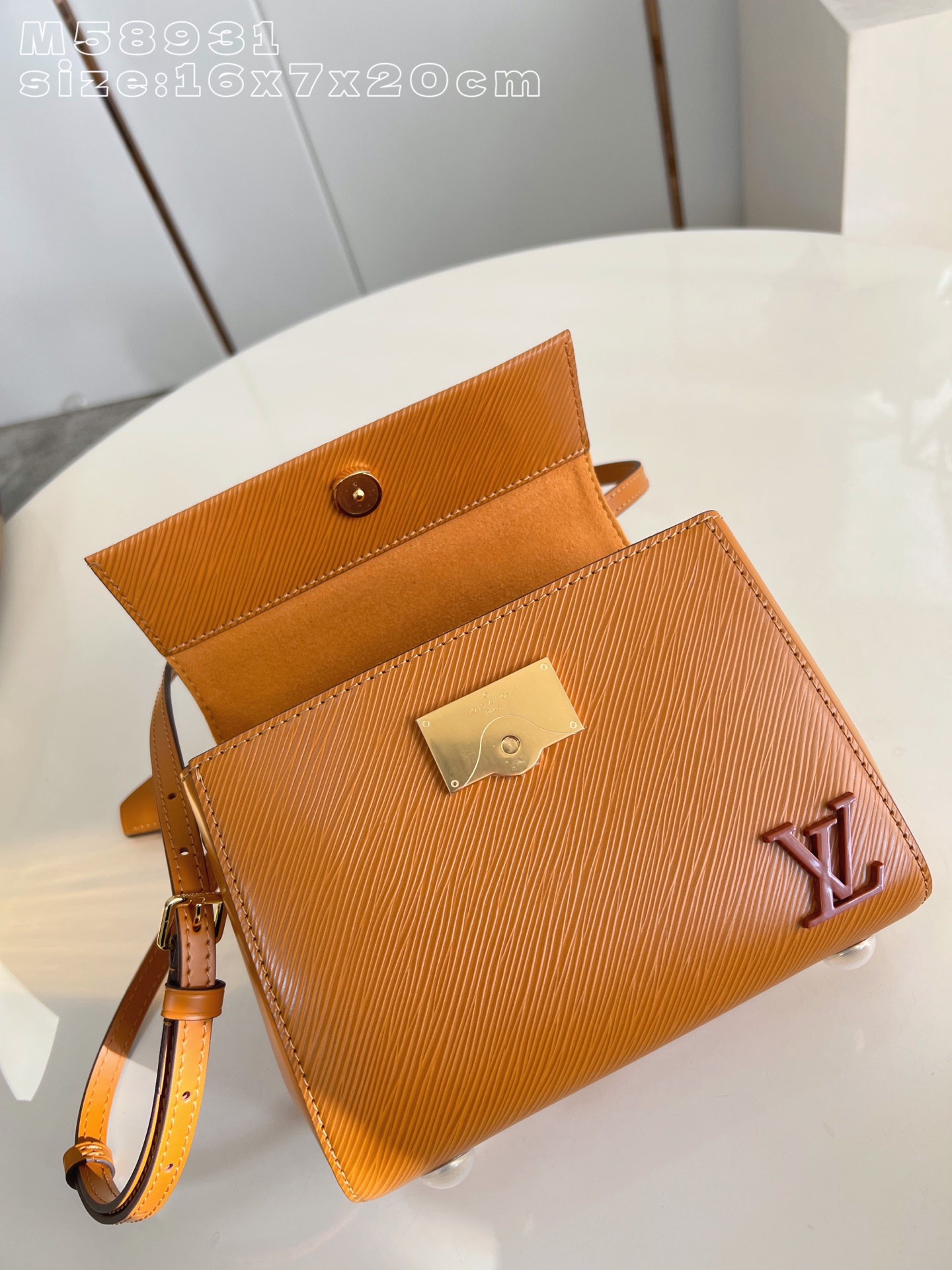 Louis Vuitton Basic Bag M-l