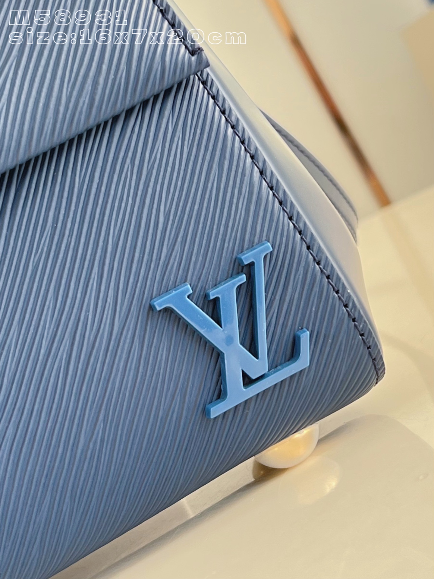 Louis Vuitton Basic Bag M-l