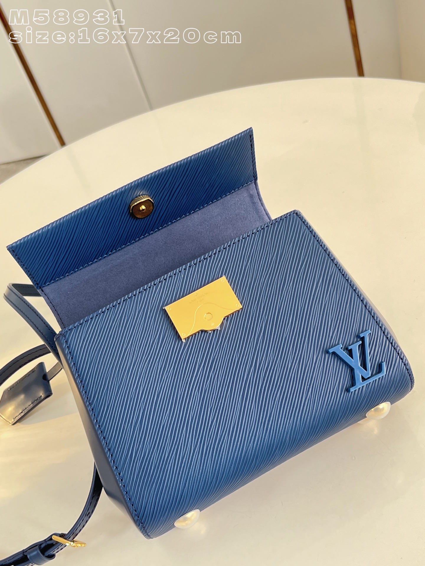 Louis Vuitton Basic Bag M-l