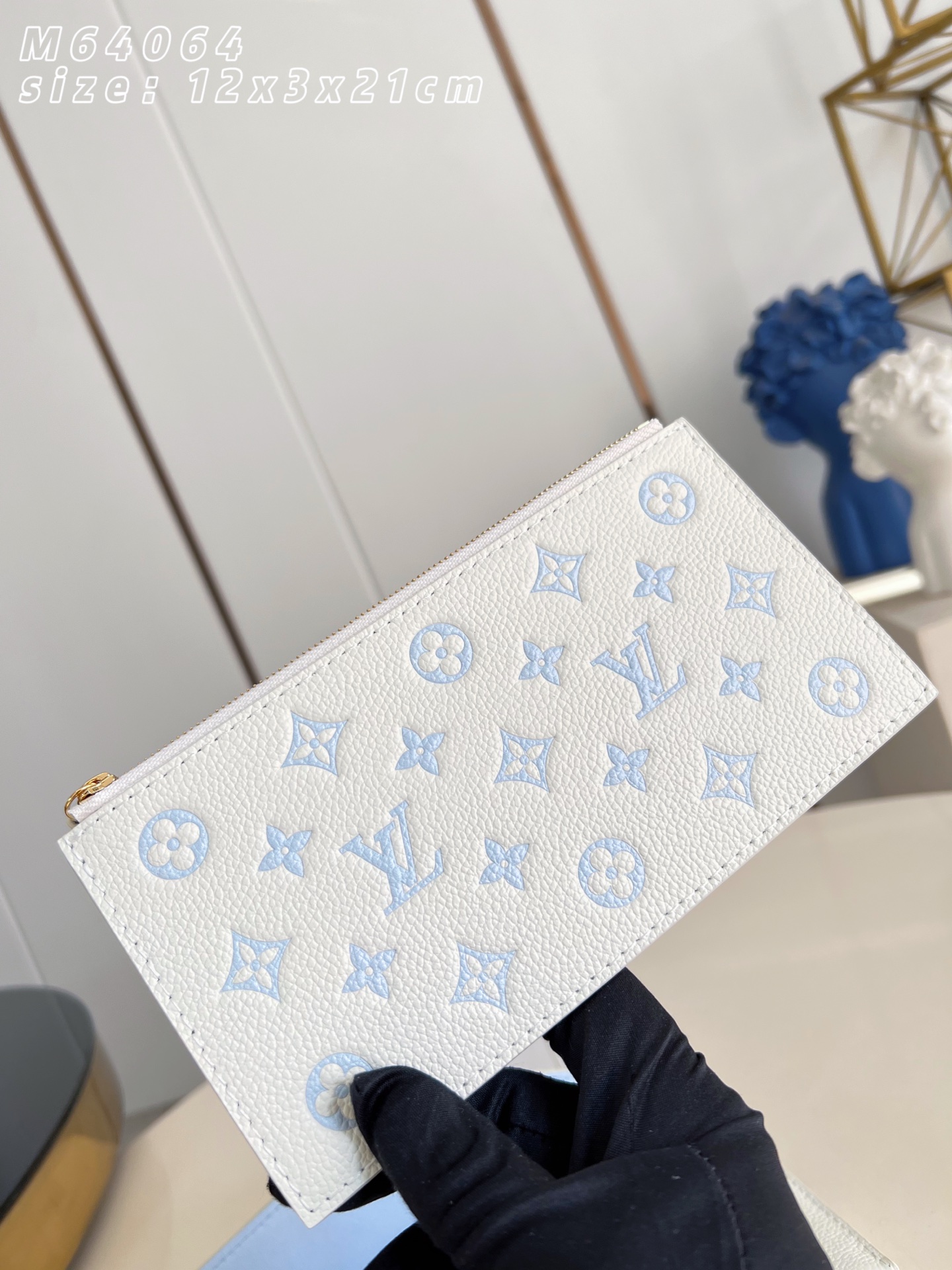 Louis Vuitton Basic Bag M-l-s