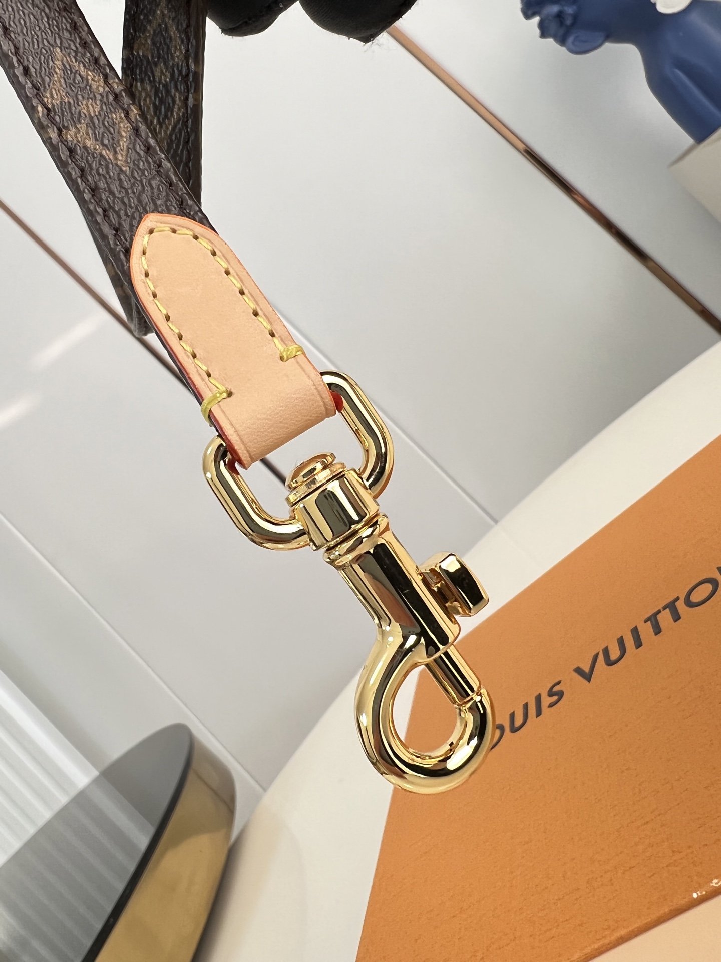 Louis Vuitton Basic Bag Cow Leather M