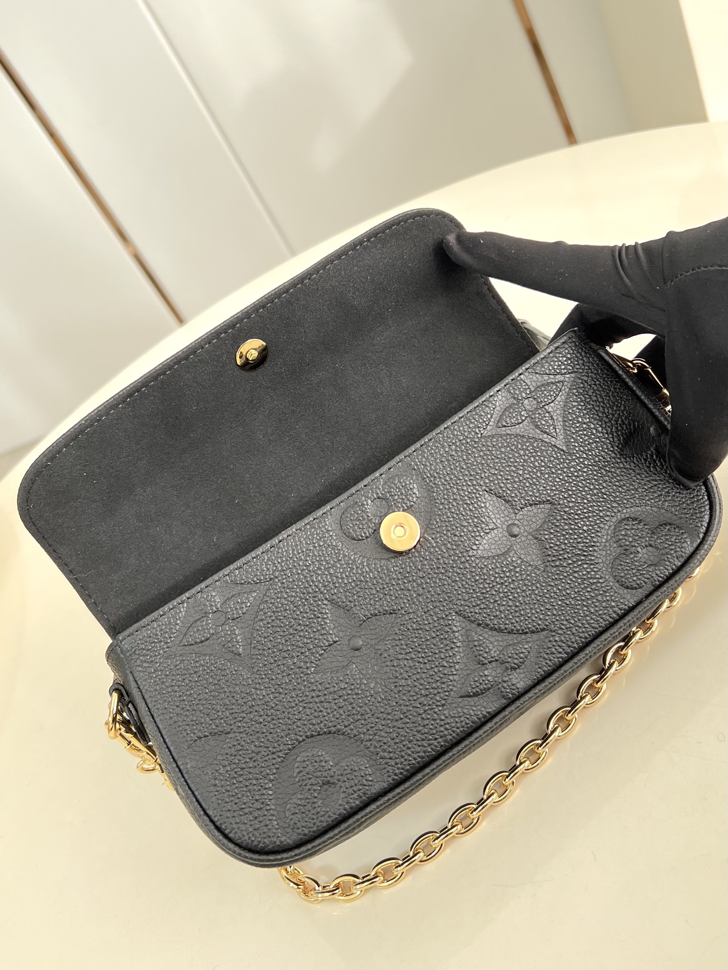 Louis Vuitton Basic Bag M-l