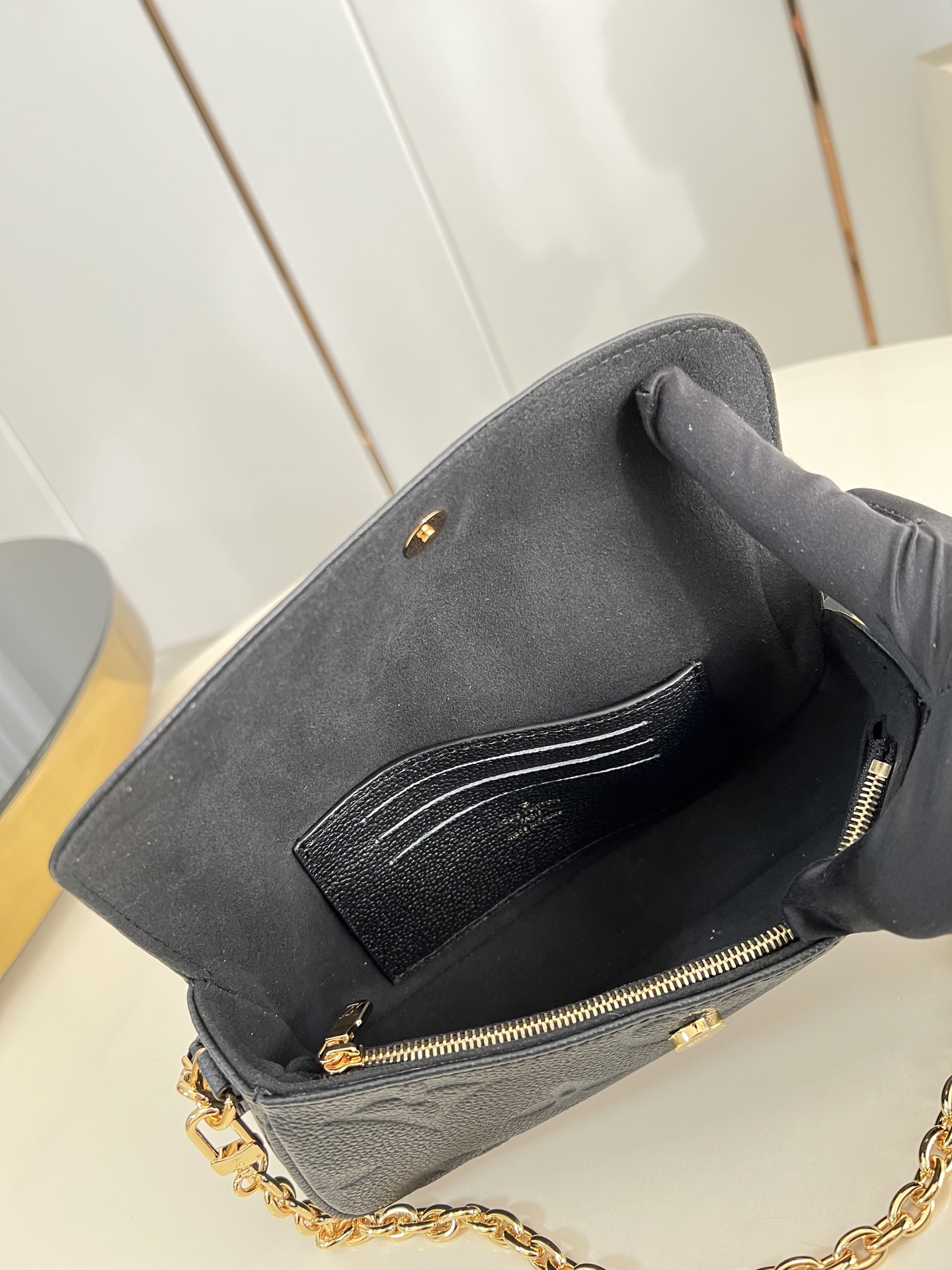 Louis Vuitton Basic Bag M-l