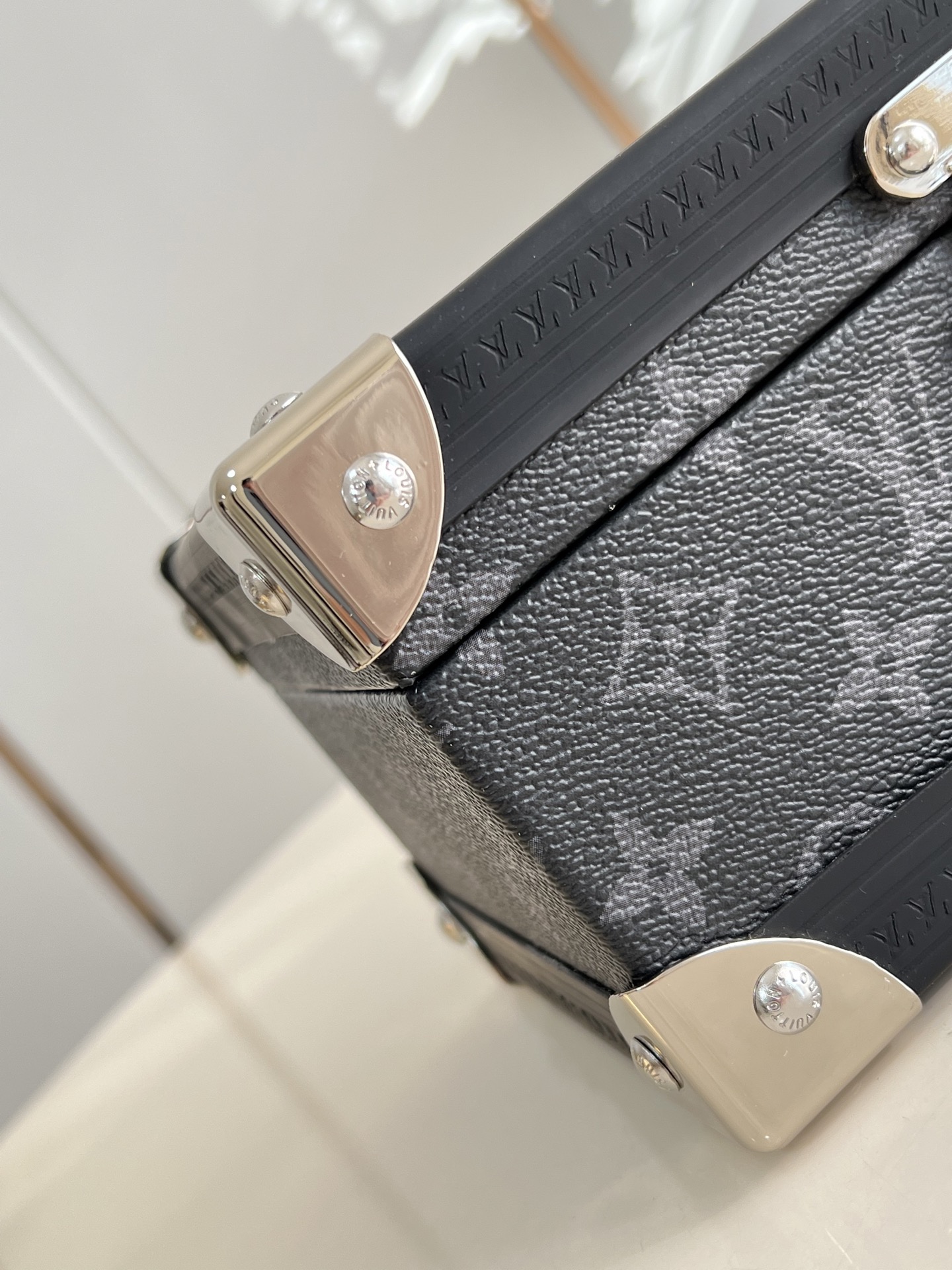 Louis Vuitton Basic Bag Canvas M-s