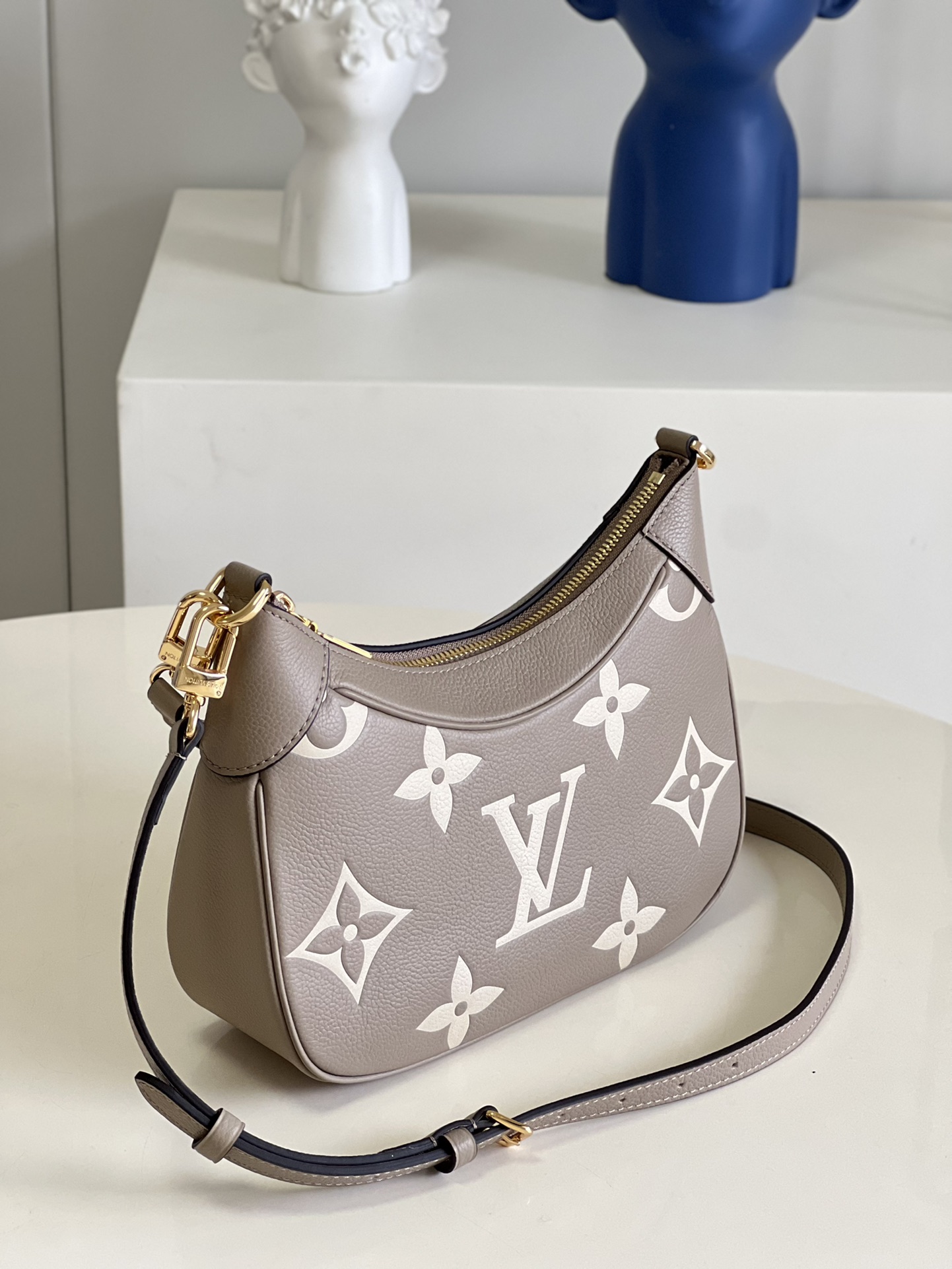 Louis Vuitton Basic Bag M-l
