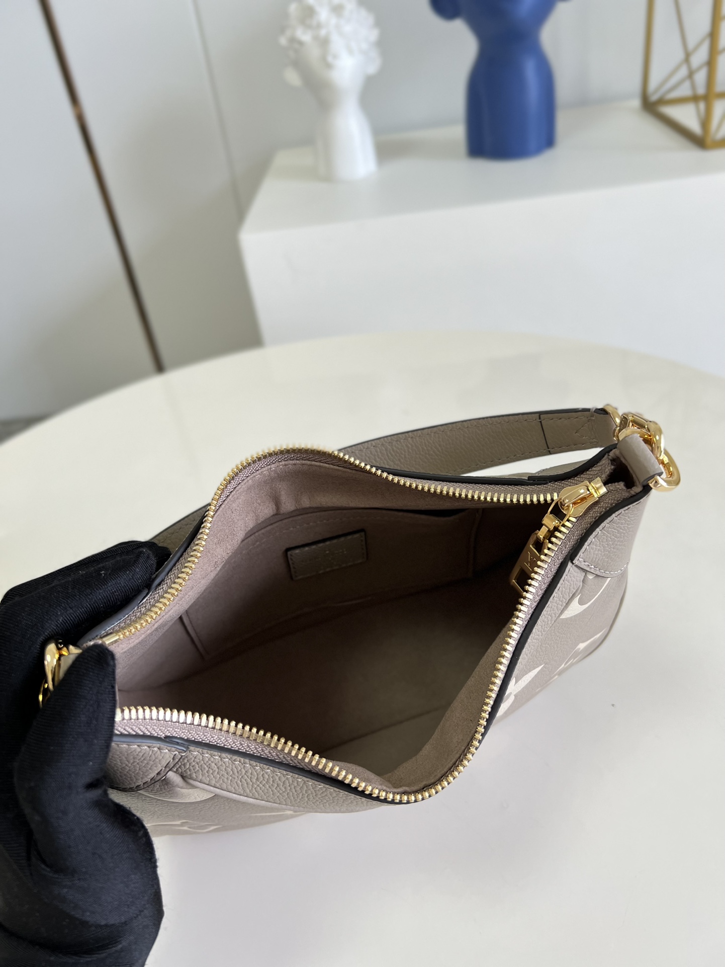 Louis Vuitton Basic Bag M-l