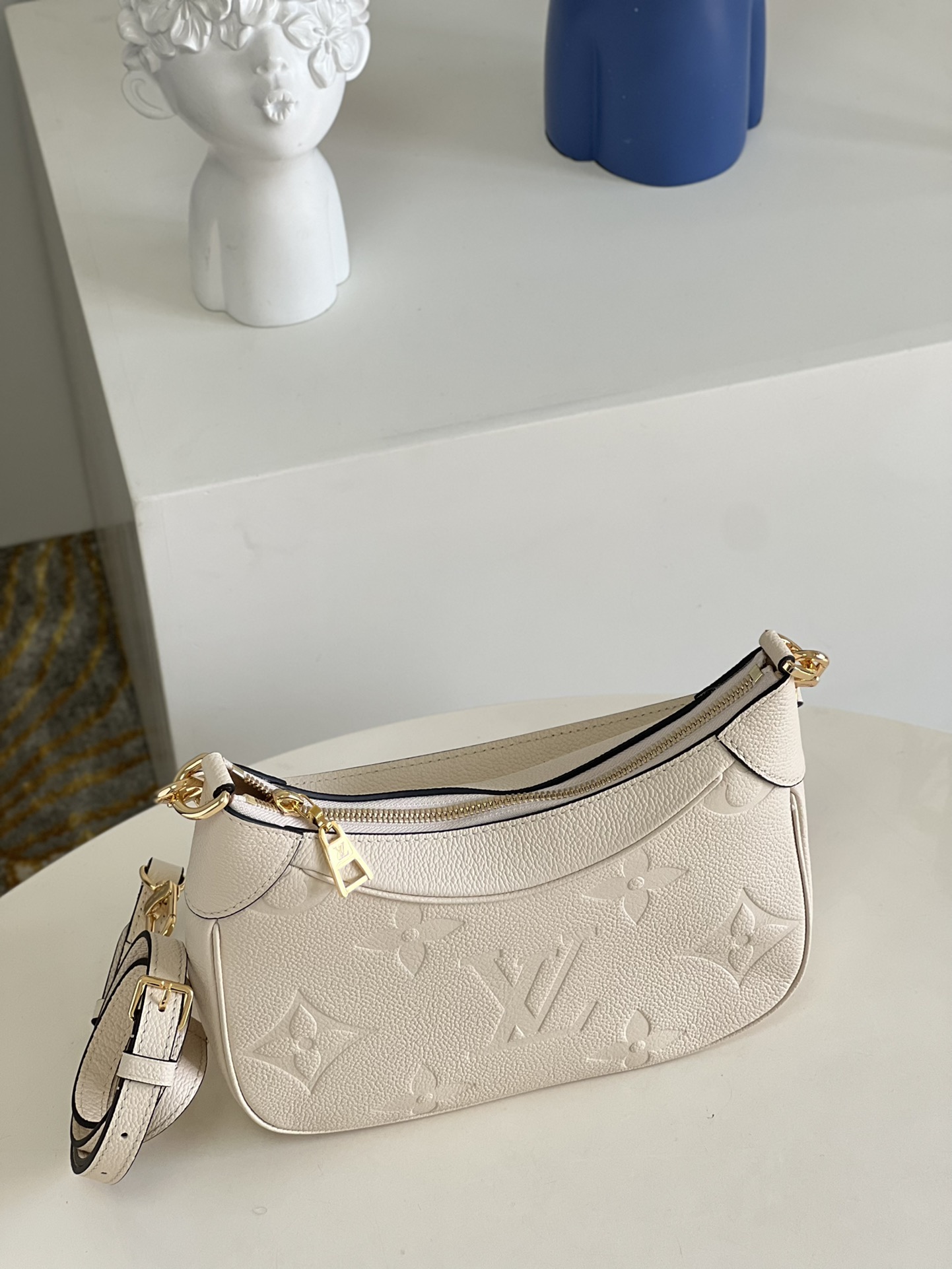 Louis Vuitton Basic Bag M-l