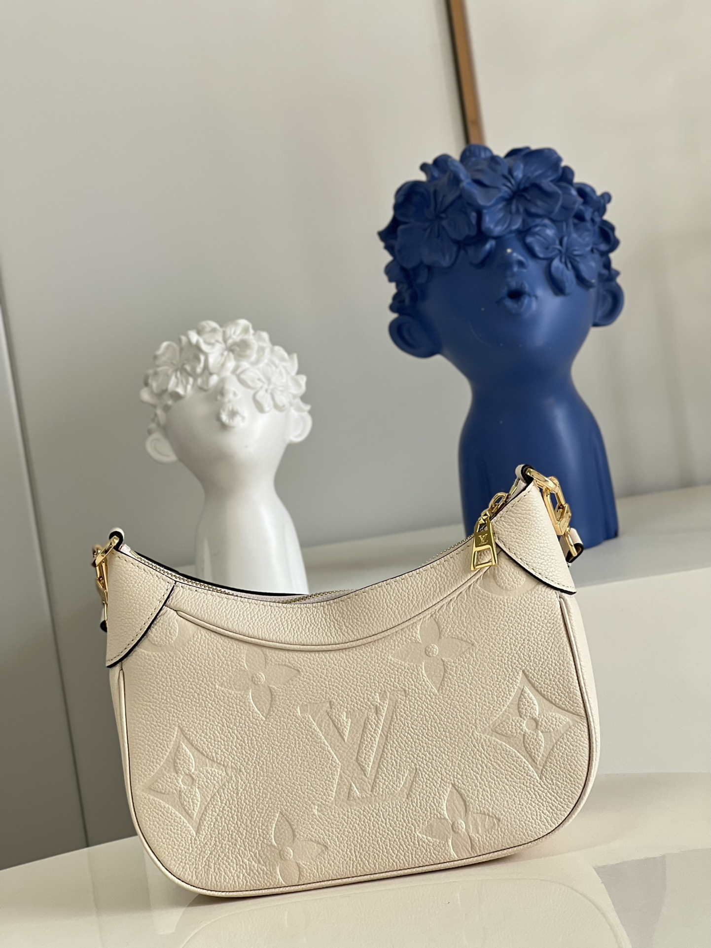 Louis Vuitton Basic Bag M-l