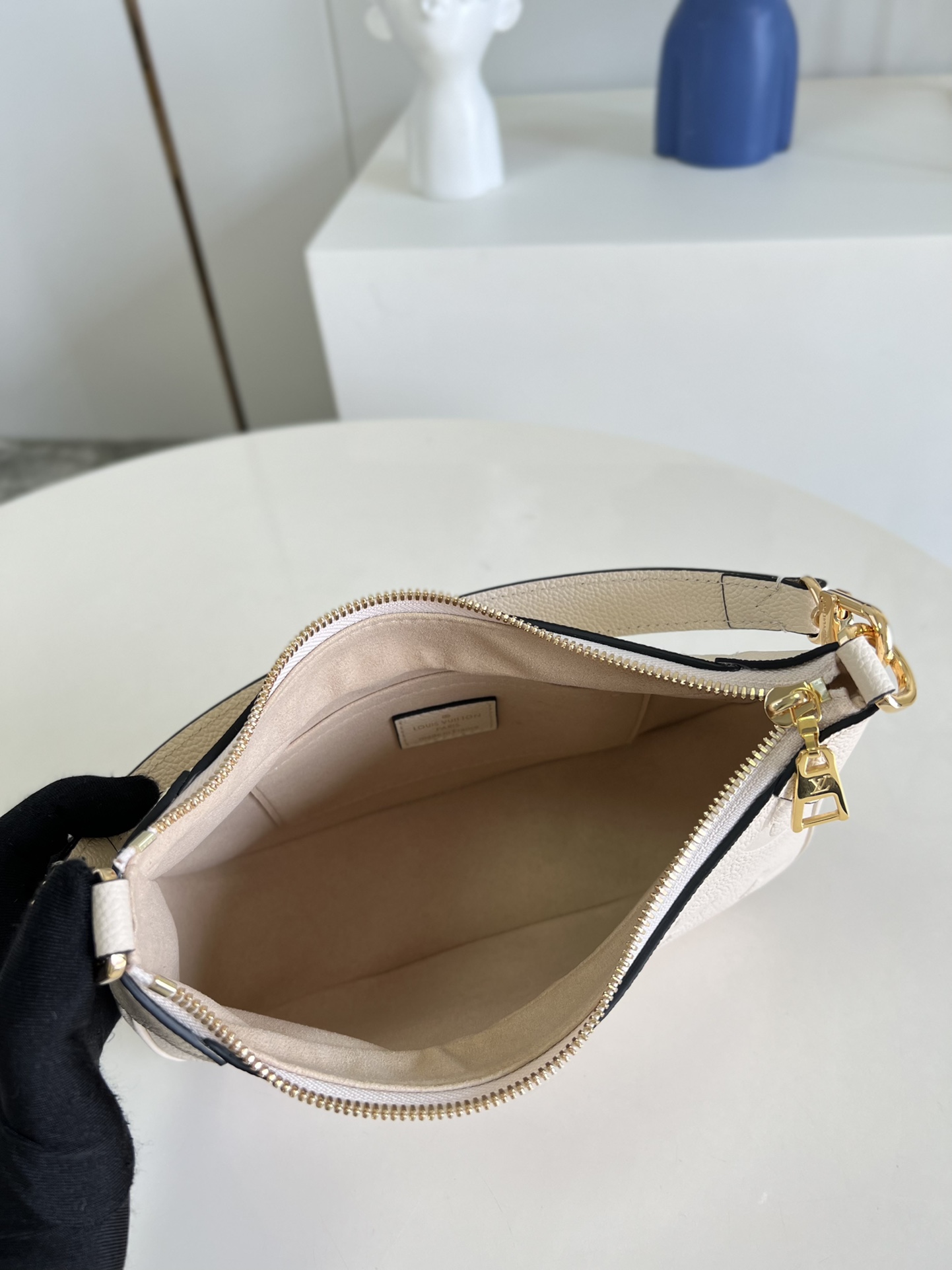 Louis Vuitton Basic Bag M-l