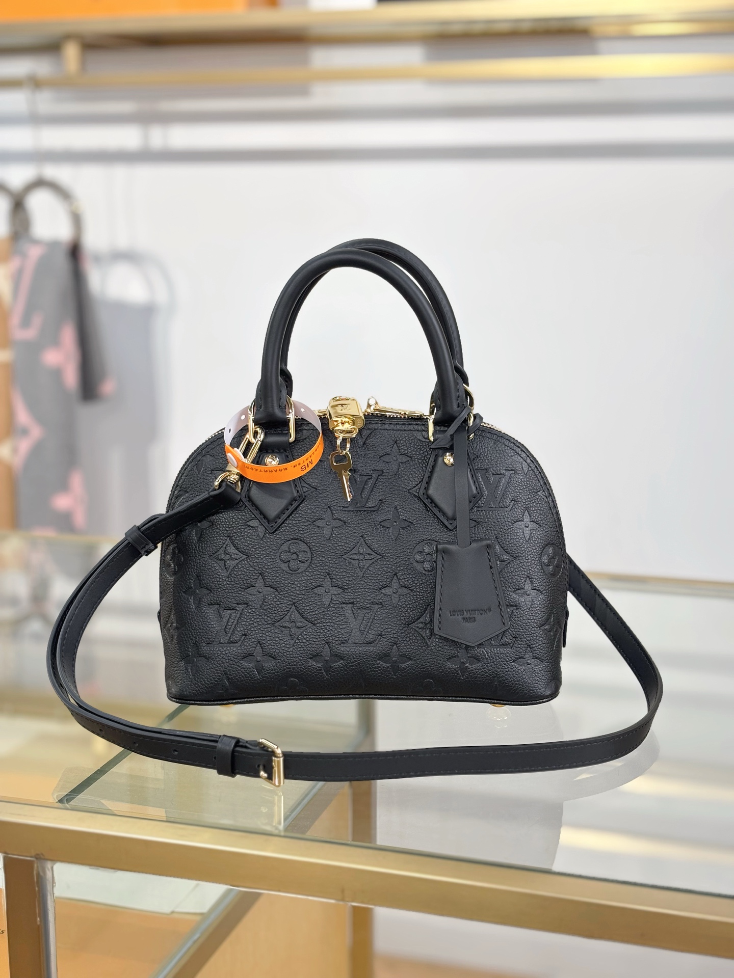 Louis Vuitton Basic Bag Black M-l