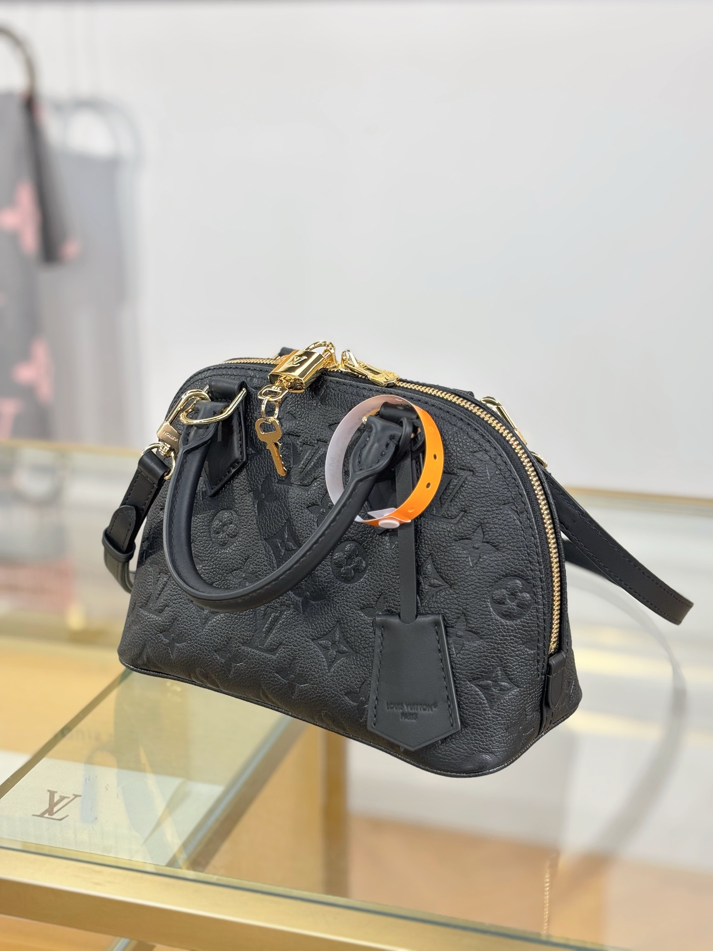 Louis Vuitton Basic Bag Black M-l