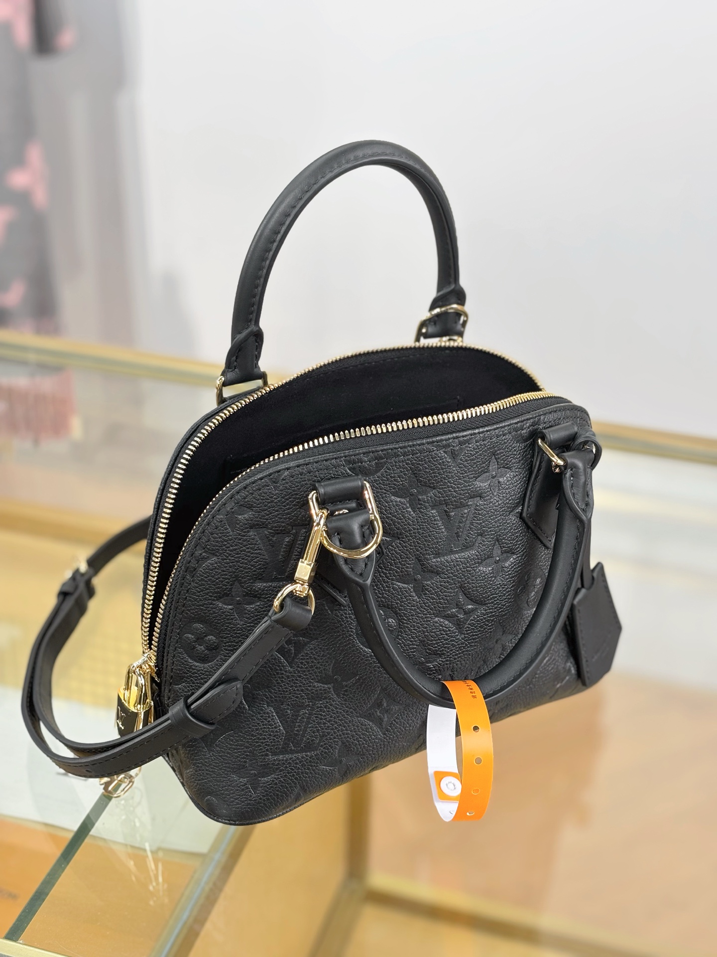 Louis Vuitton Basic Bag Black M-l