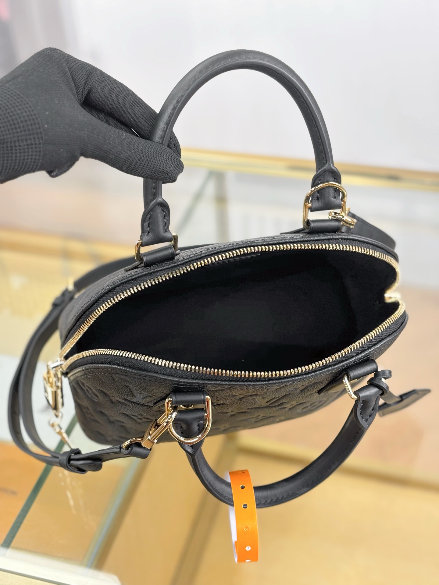 Louis Vuitton Basic Bag Black M-l