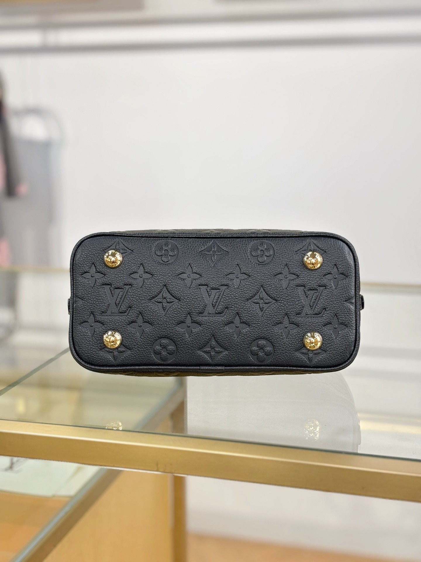 Louis Vuitton Basic Bag Black M-l