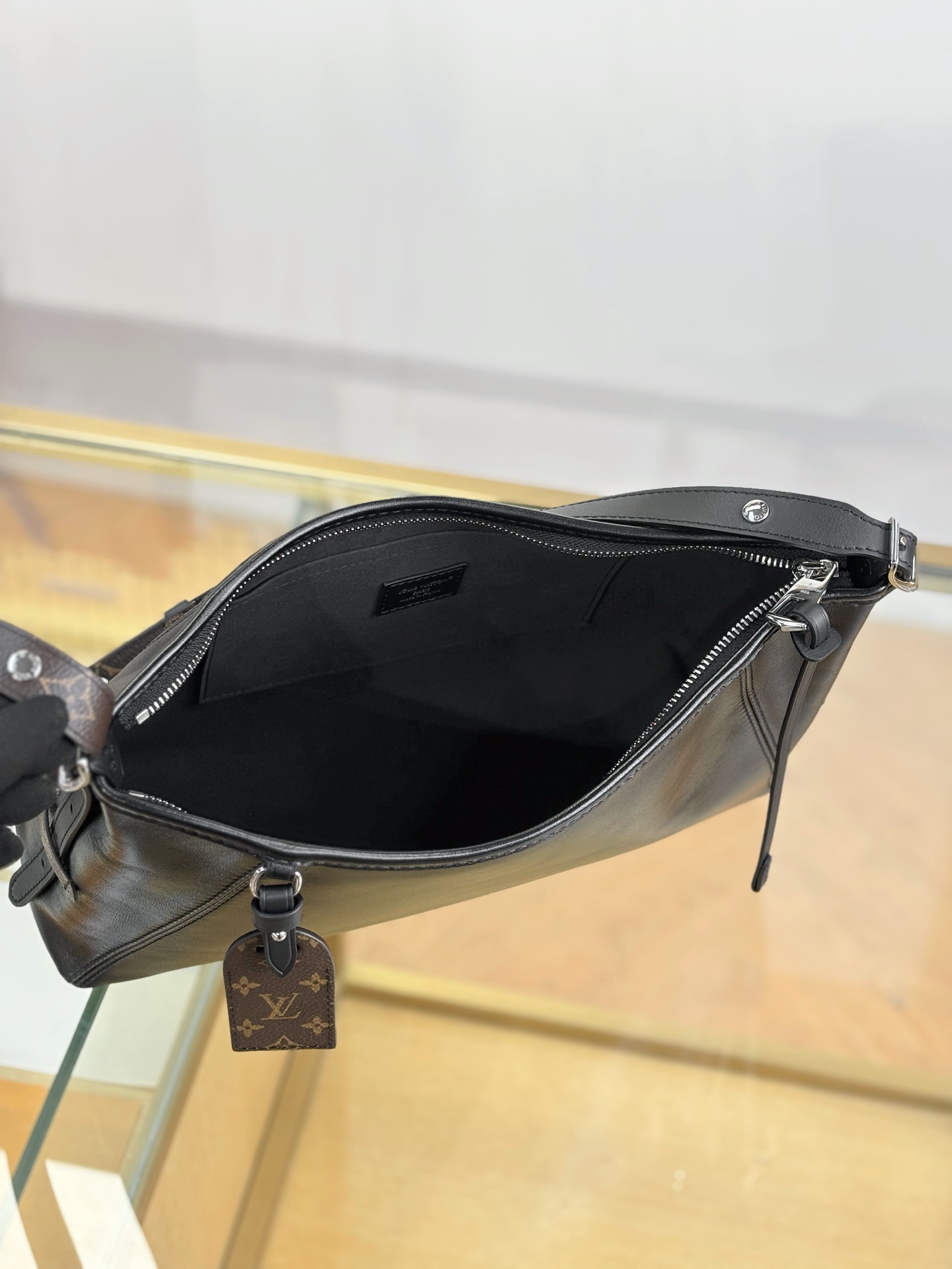 Louis Vuitton Basic Bag Black 10cm-m-l-s