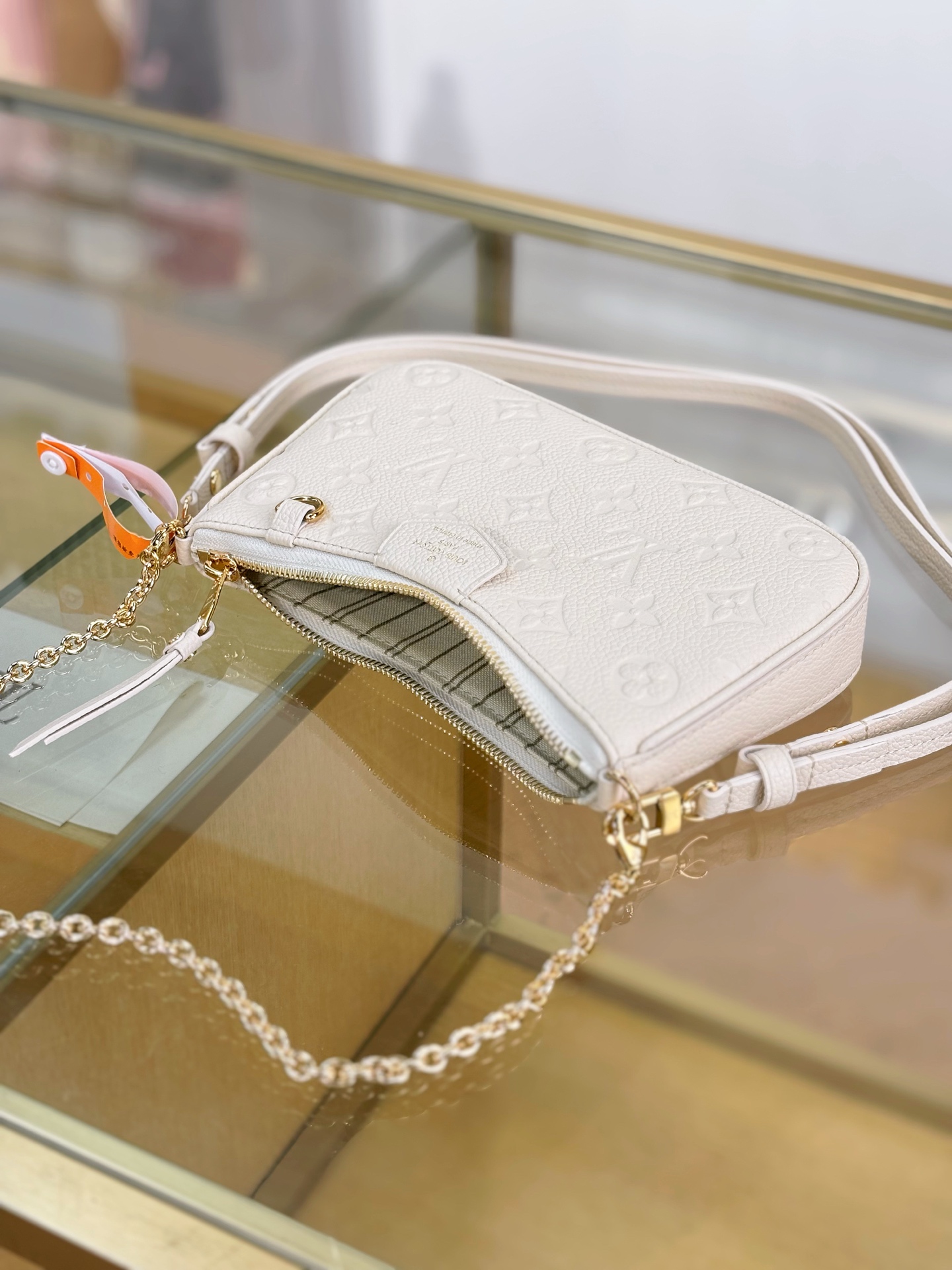 Louis Vuitton Basic Bag White M-s