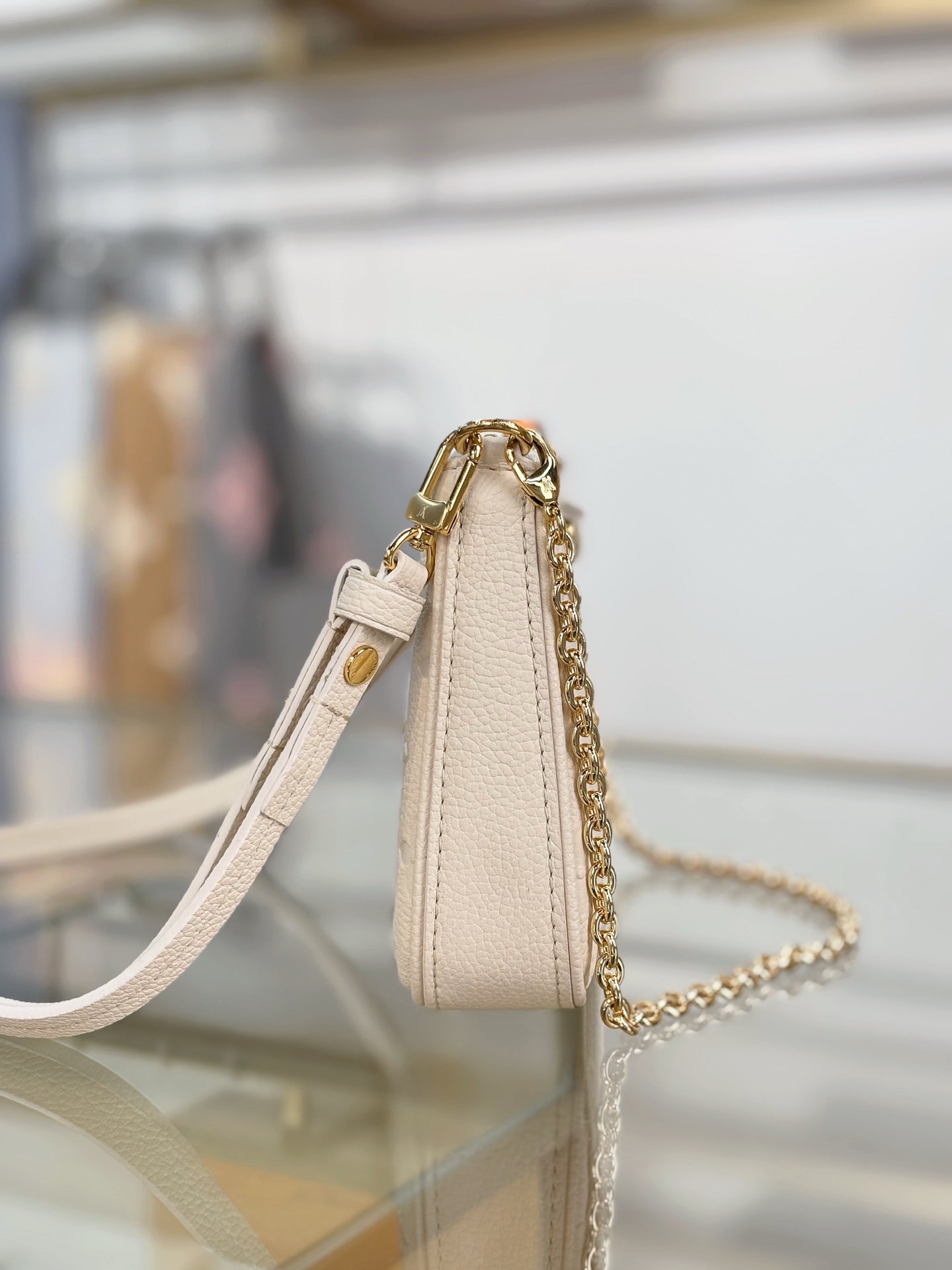 Louis Vuitton Basic Bag White M-s