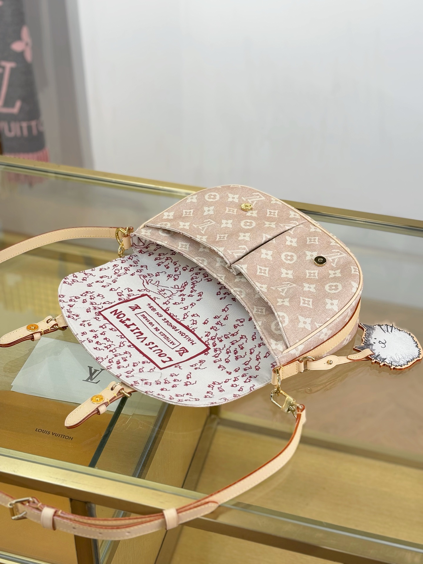 Louis Vuitton Basic Bag M-s