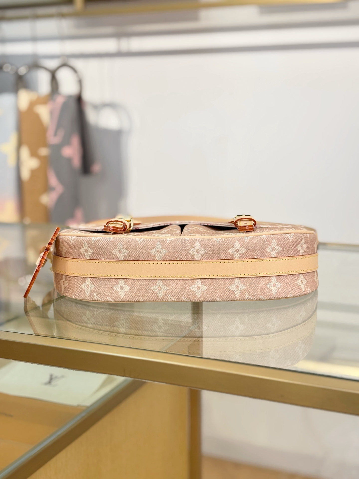 Louis Vuitton Basic Bag M-s