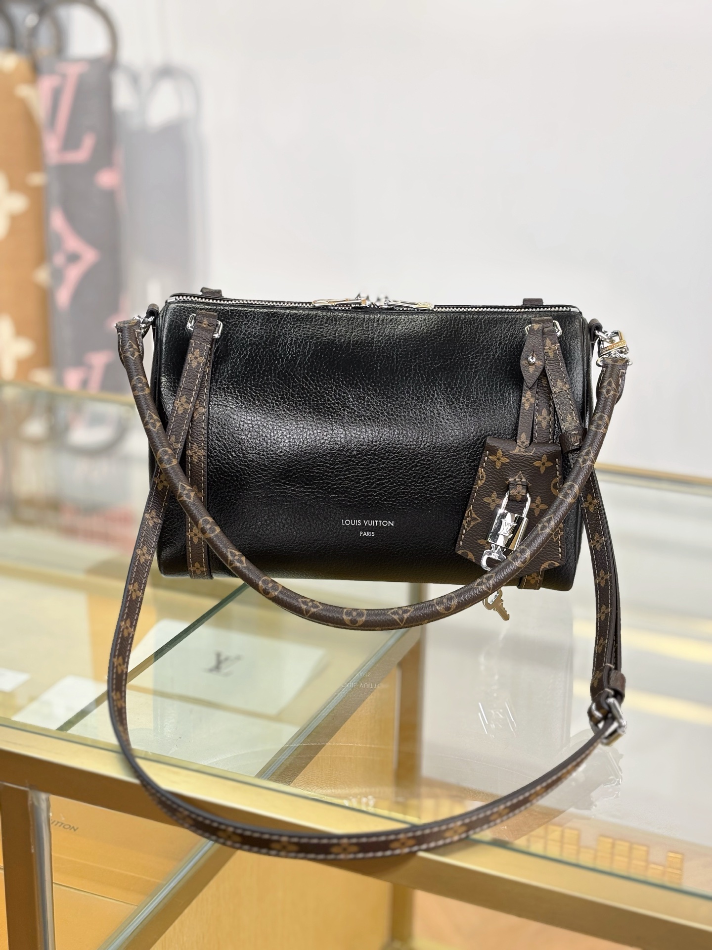 Louis Vuitton Basic Bag M-s