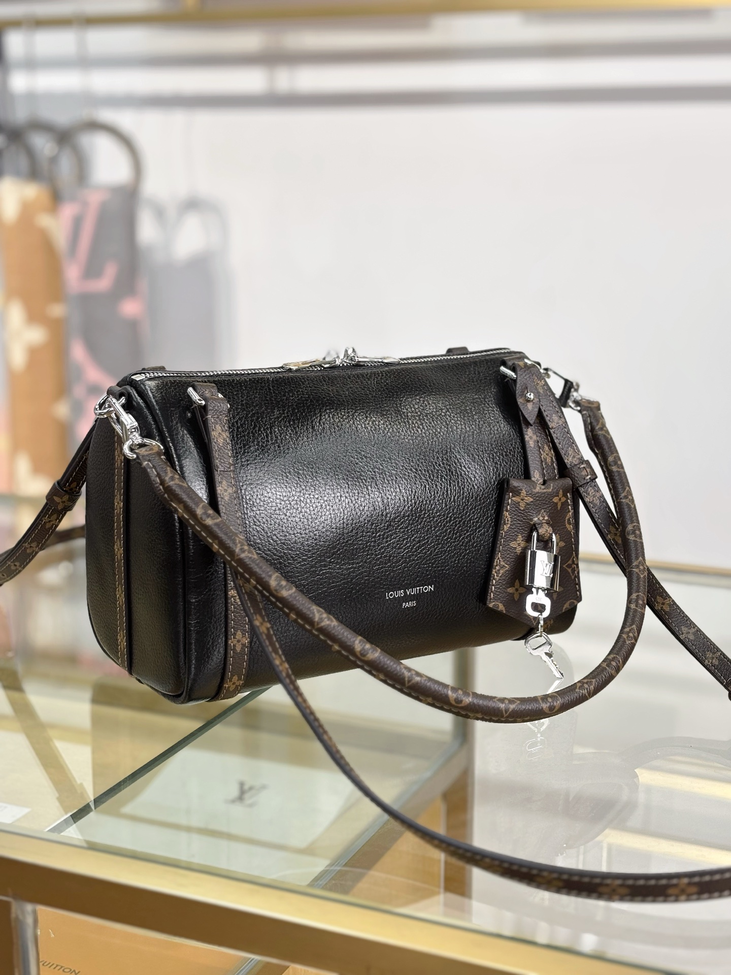 Louis Vuitton Basic Bag M-s