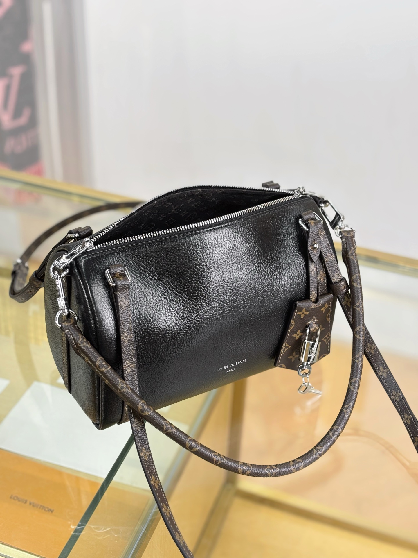 Louis Vuitton Basic Bag M-s