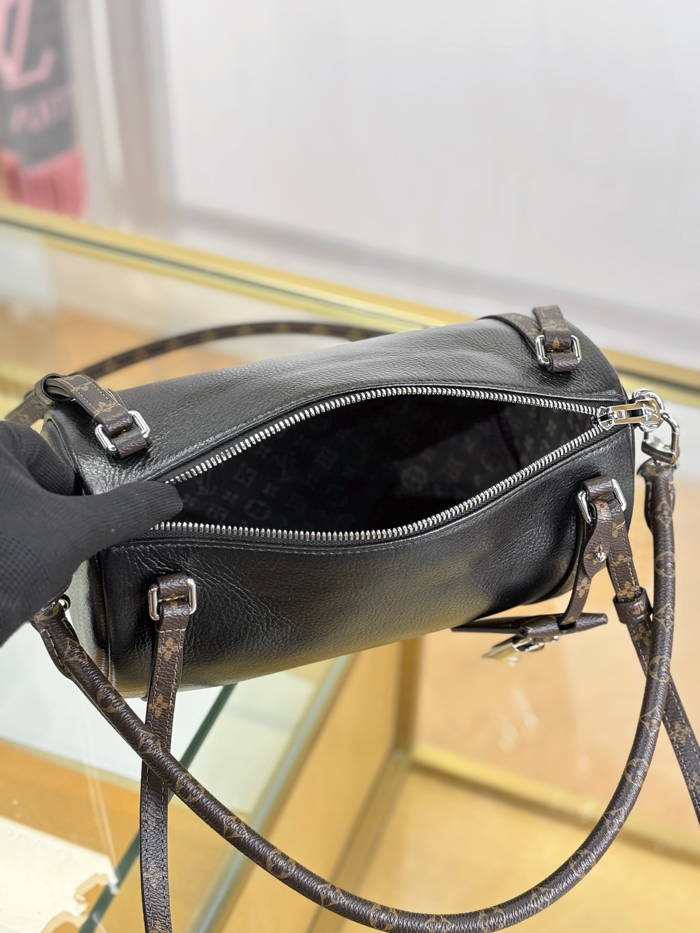 Louis Vuitton Basic Bag M-s