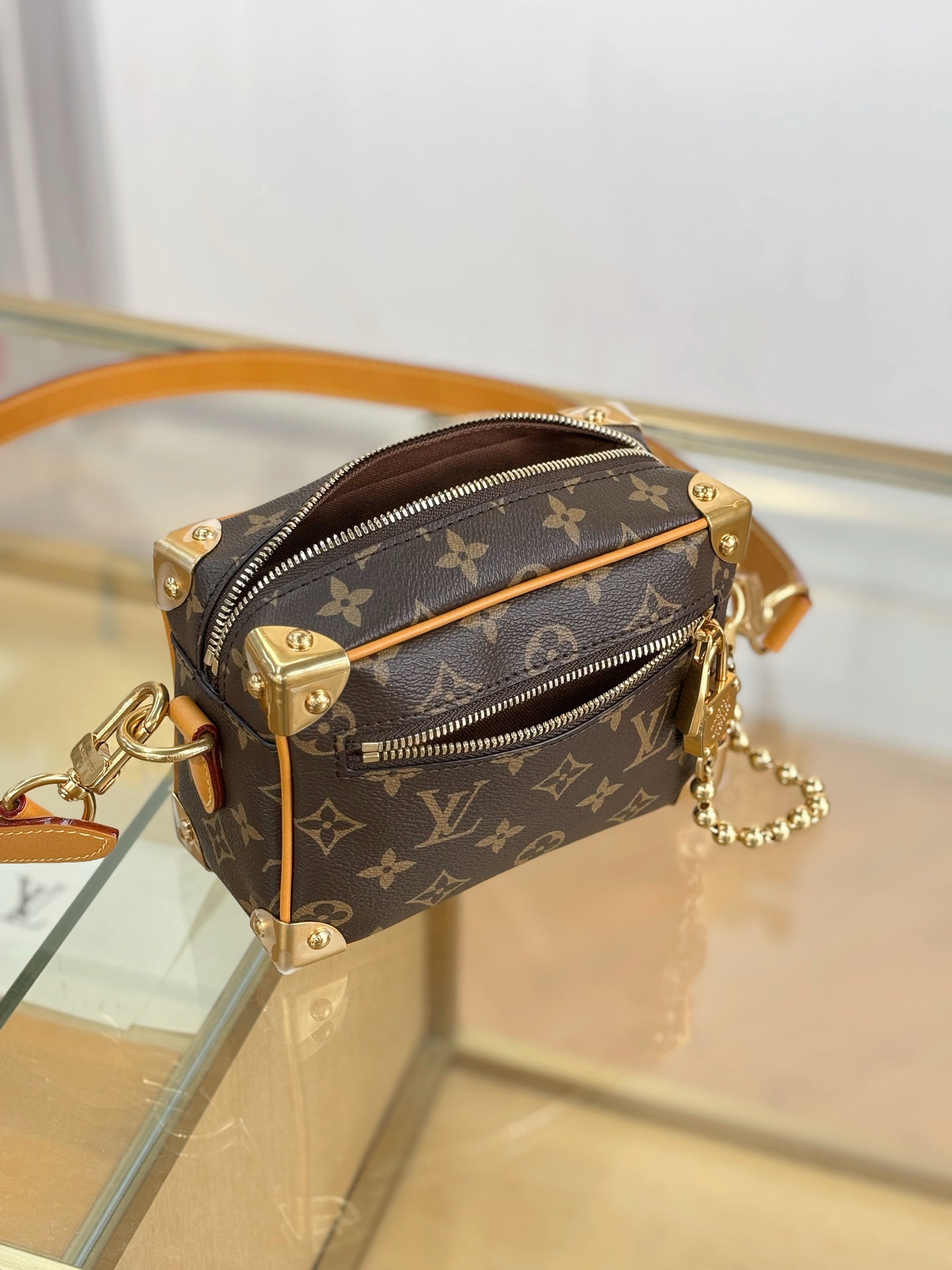 Louis Vuitton Basic Bag M-s