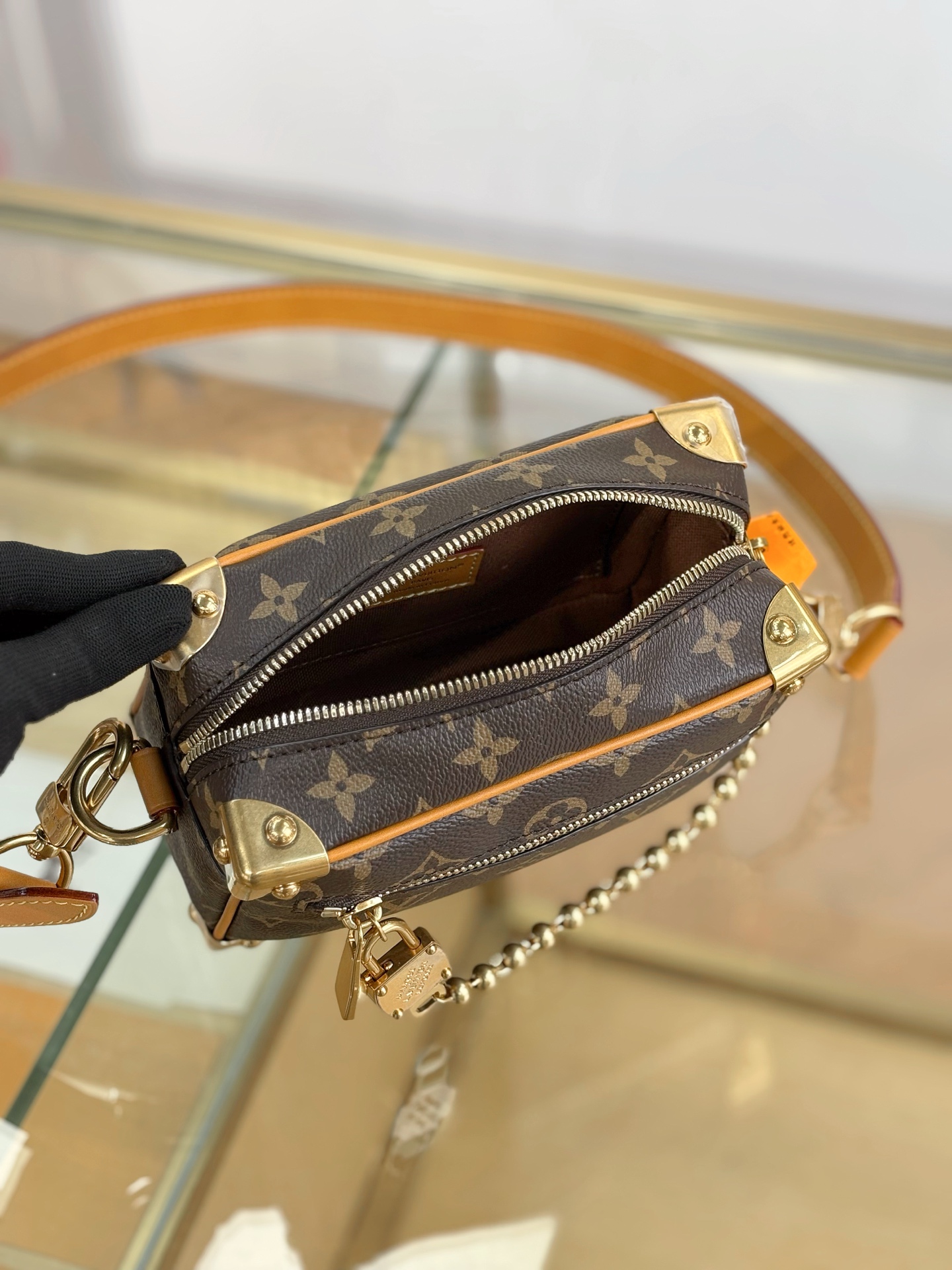 Louis Vuitton Basic Bag M-s