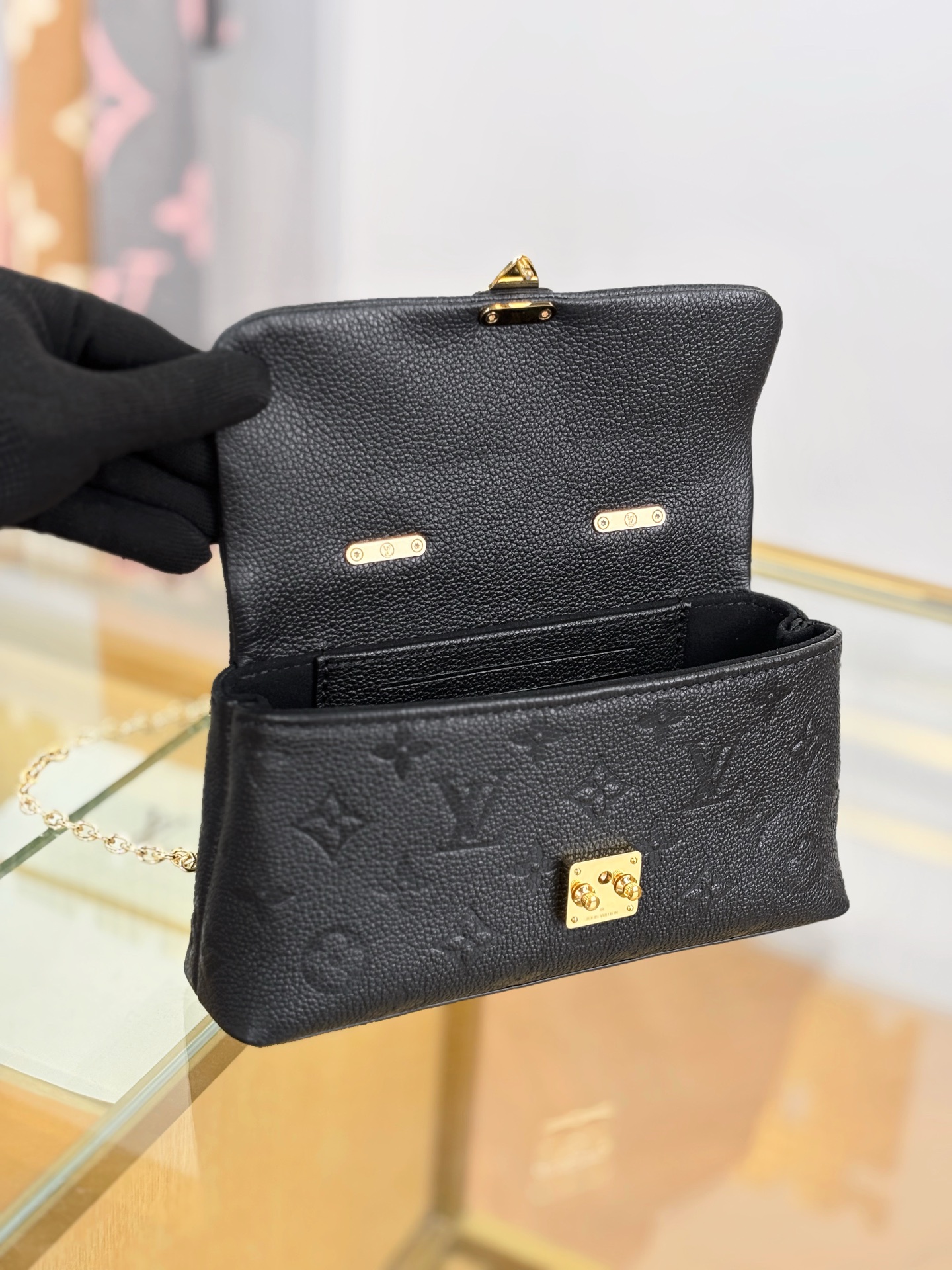 Louis Vuitton Basic Bag Black M-l