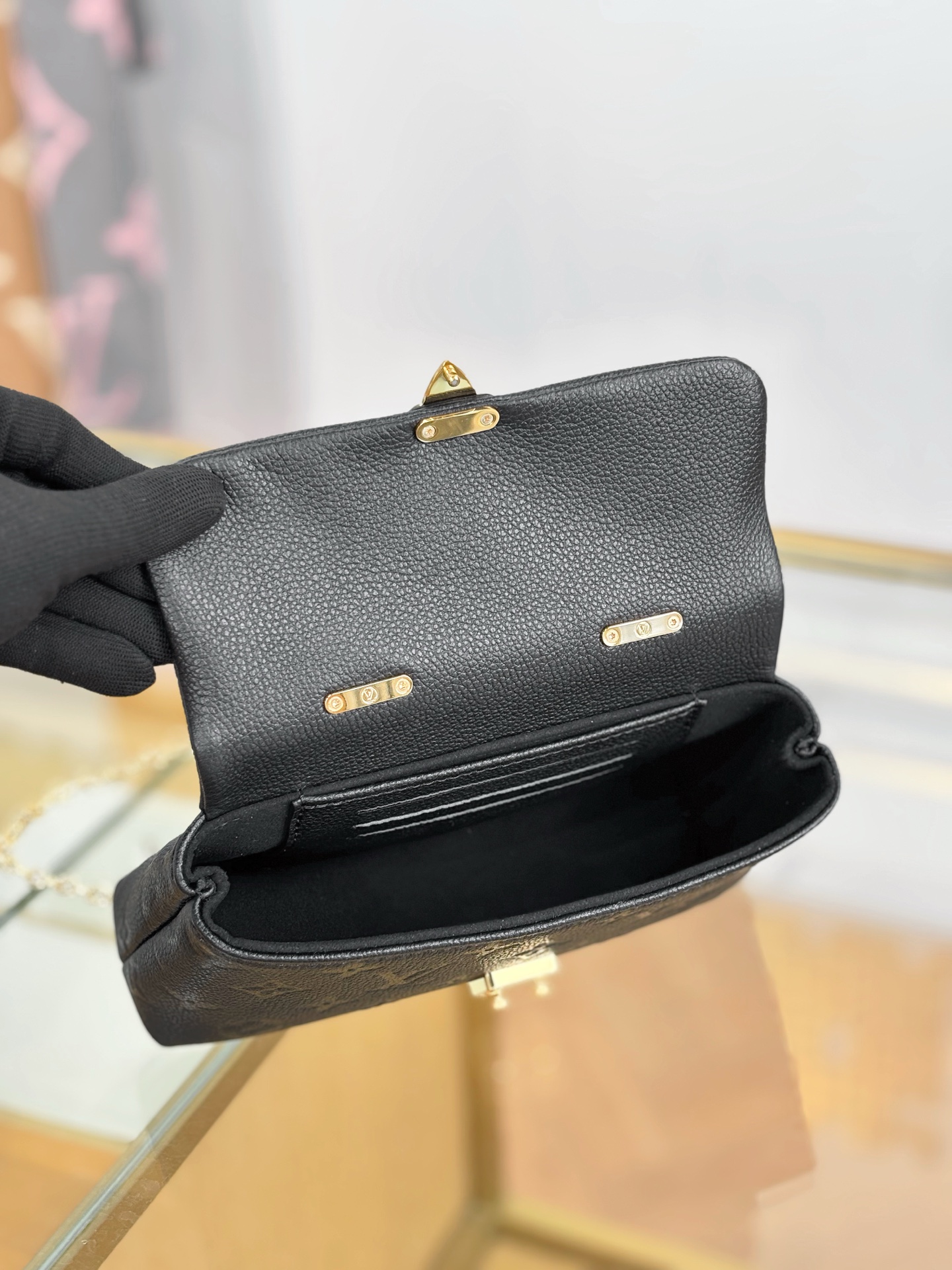 Louis Vuitton Basic Bag Black M-l