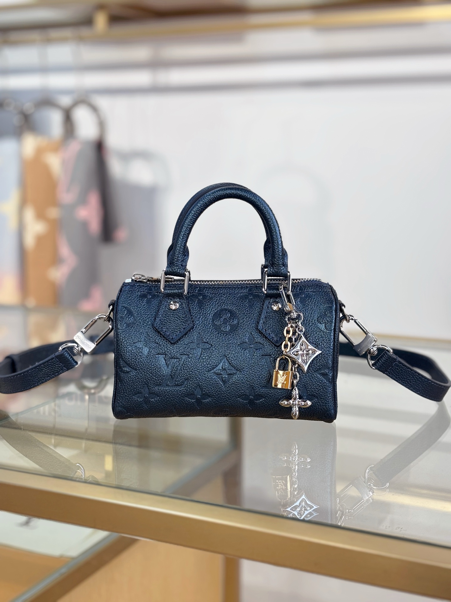 Louis Vuitton Basic Bag M-s