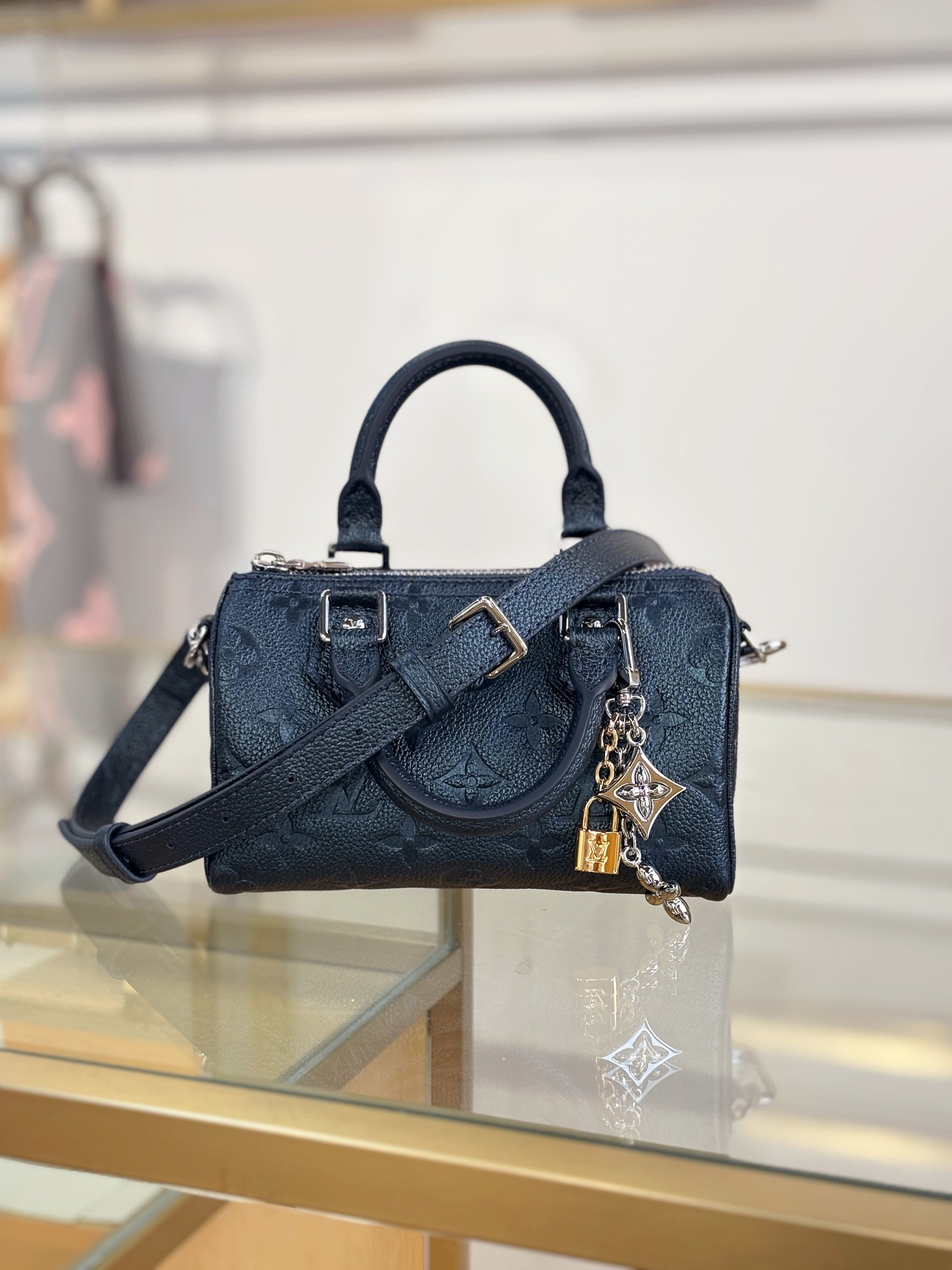 Louis Vuitton Basic Bag M-s