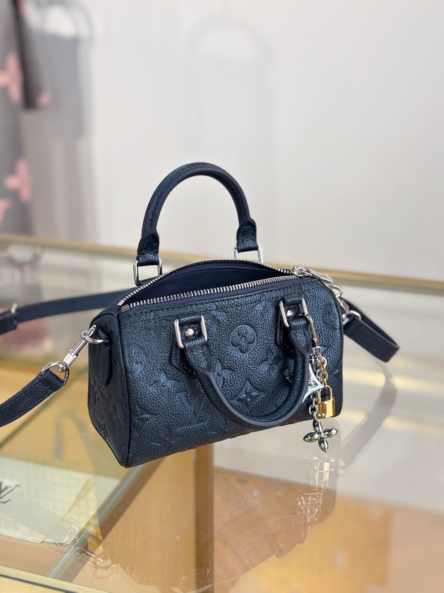 Louis Vuitton Basic Bag M-s