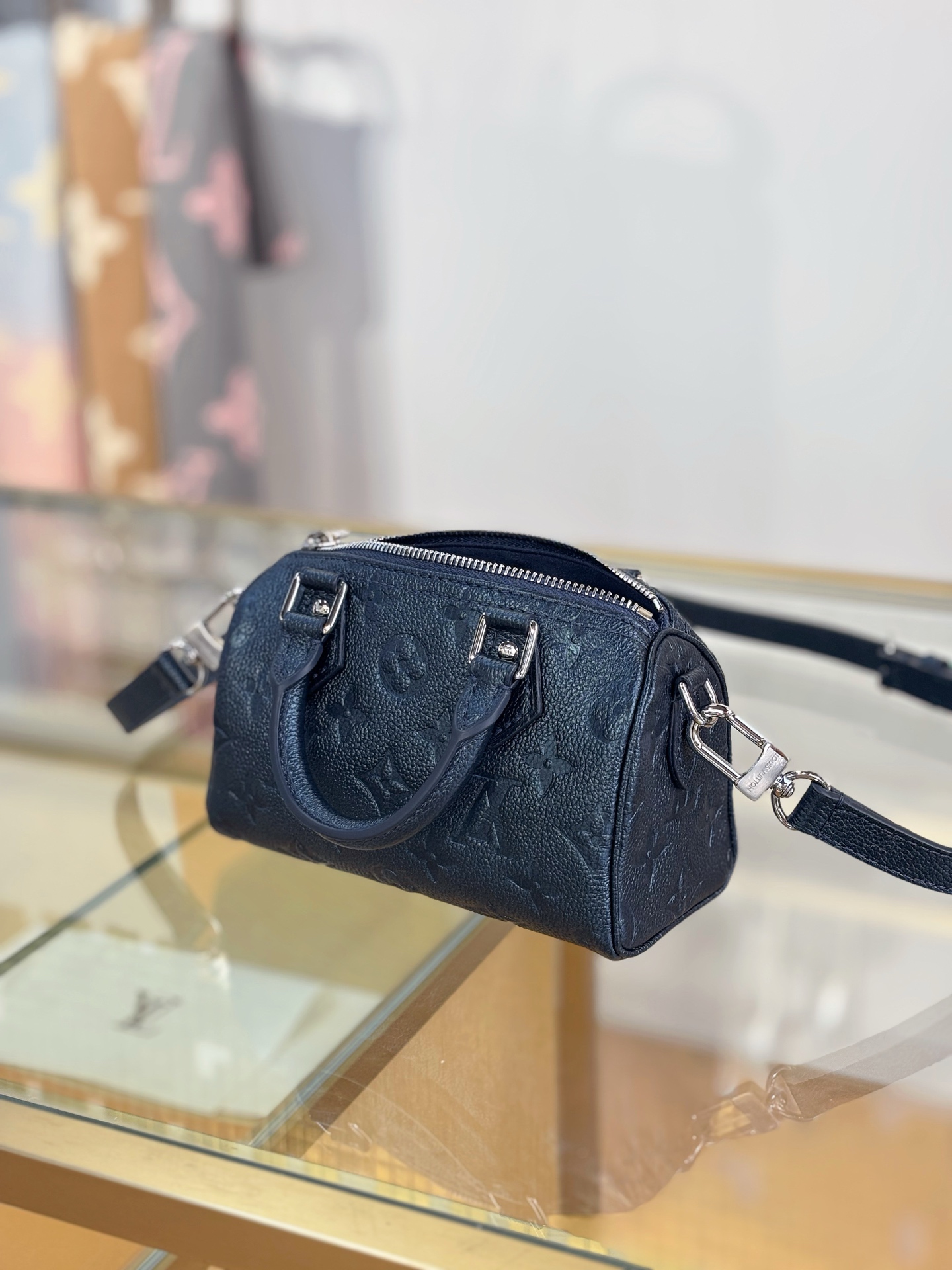 Louis Vuitton Basic Bag M-s