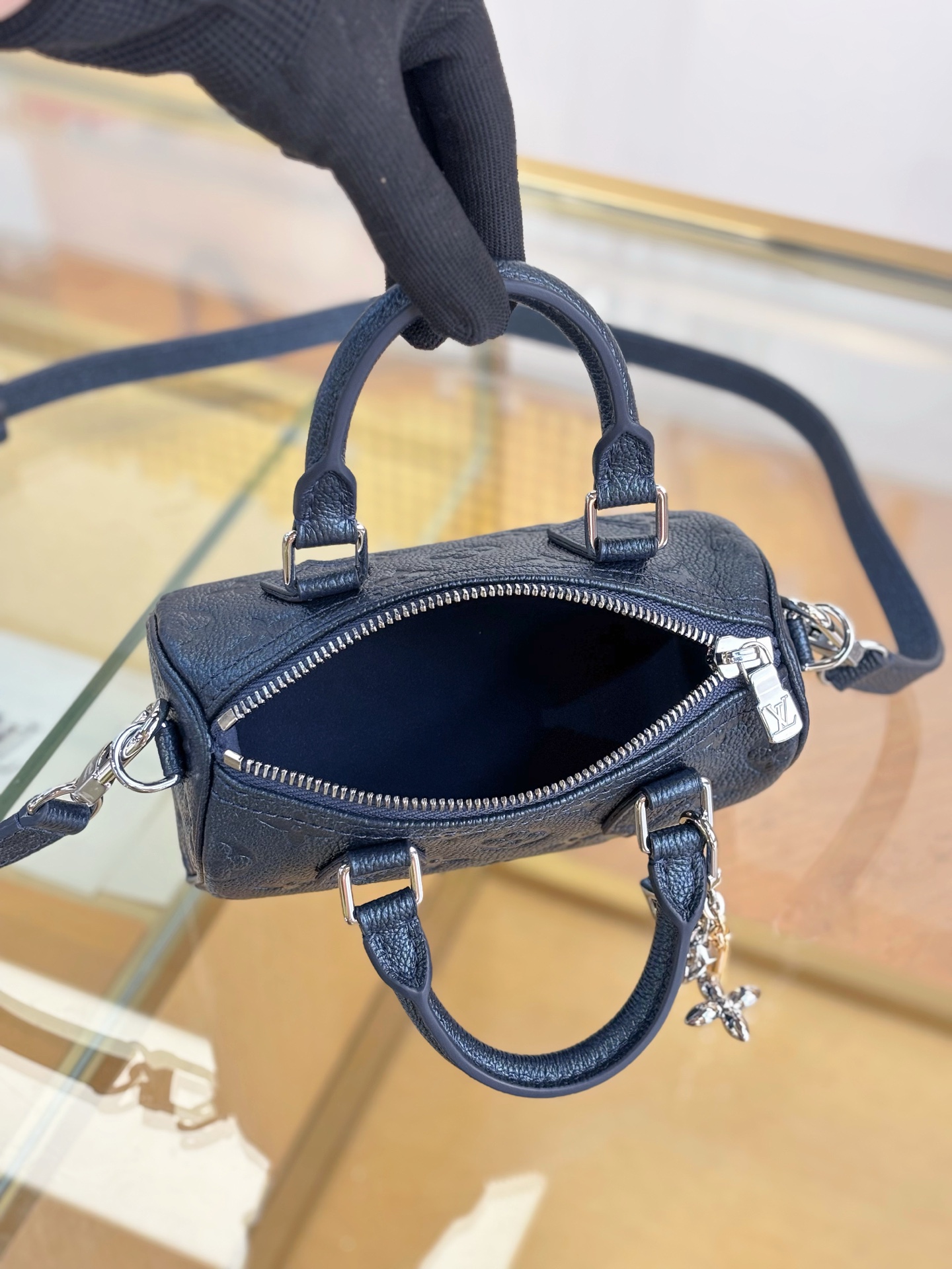 Louis Vuitton Basic Bag M-s