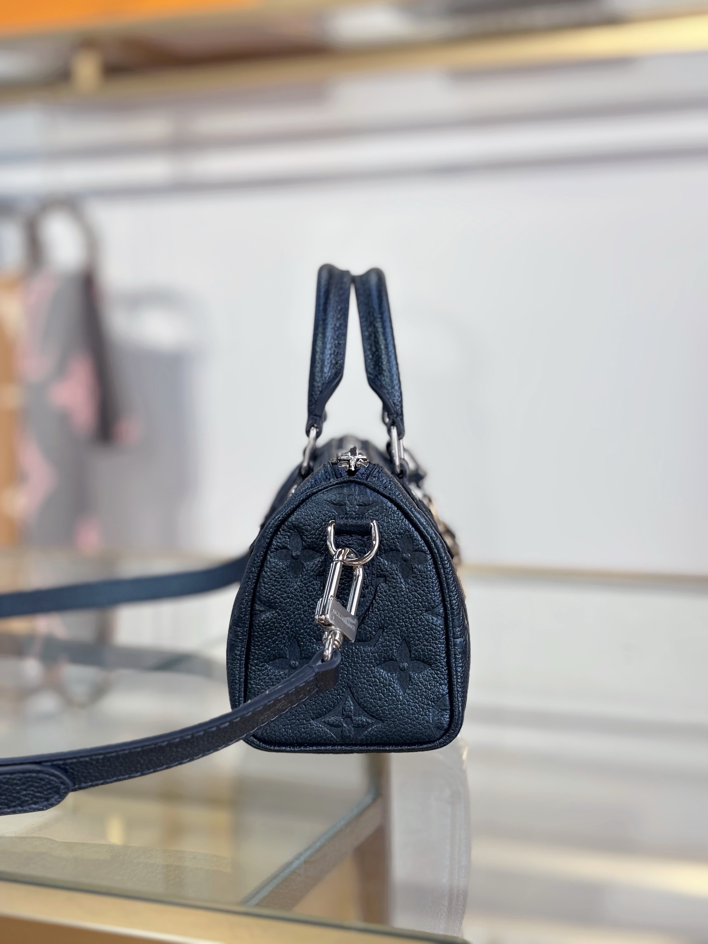 Louis Vuitton Basic Bag M-s