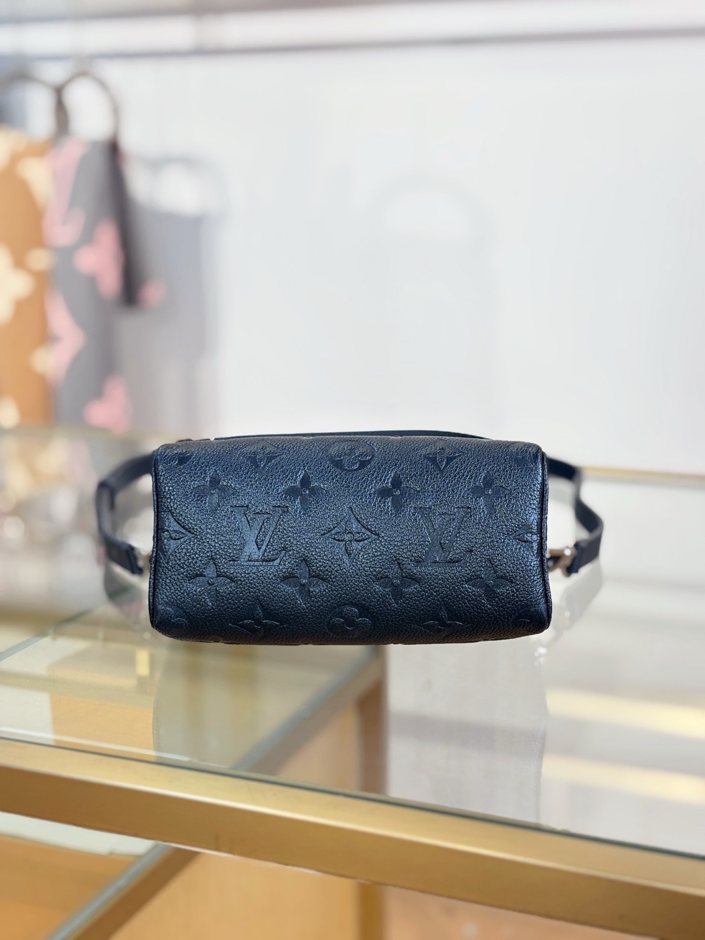Louis Vuitton Basic Bag M-s