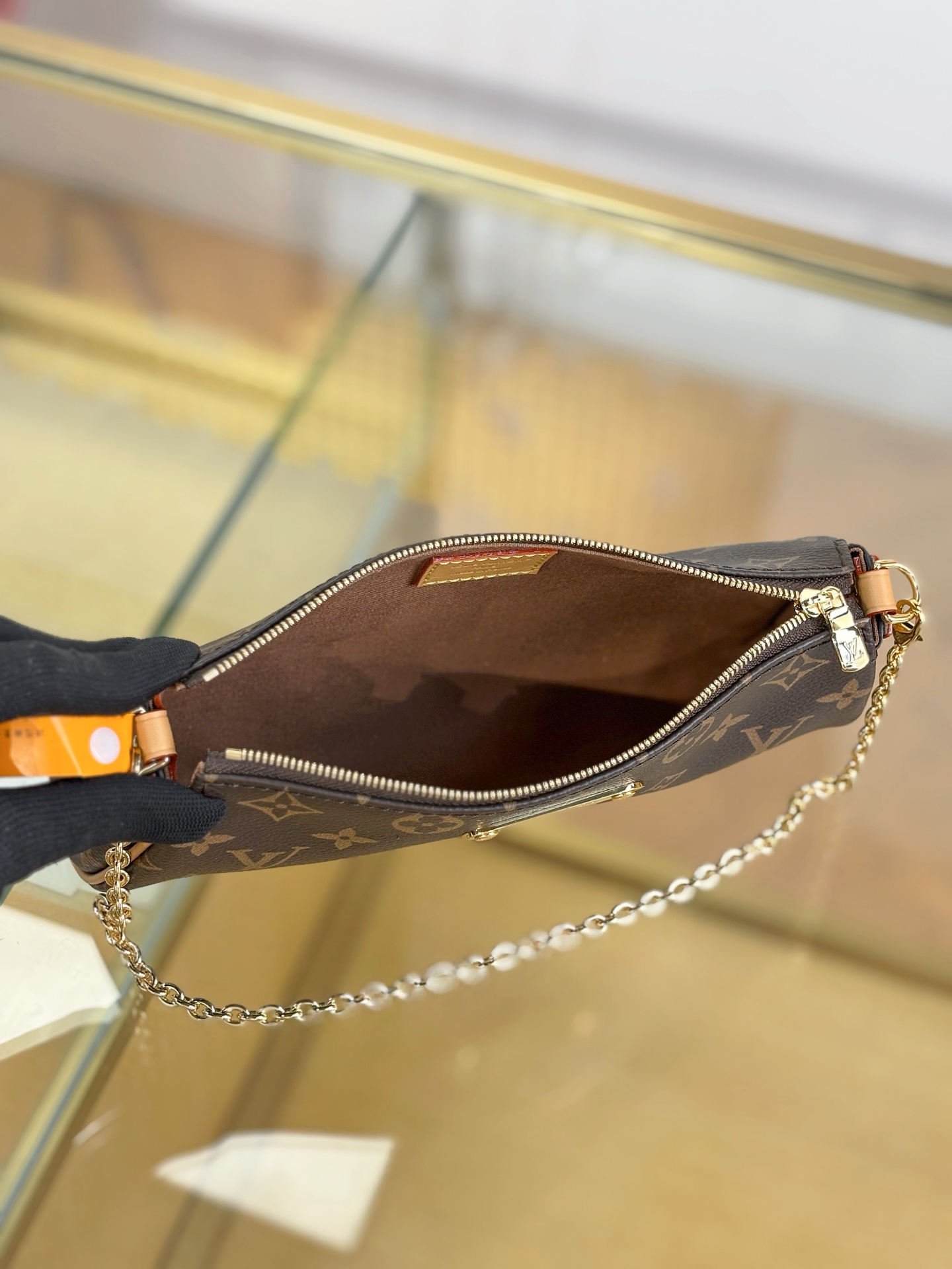 Louis Vuitton Basic Bag M