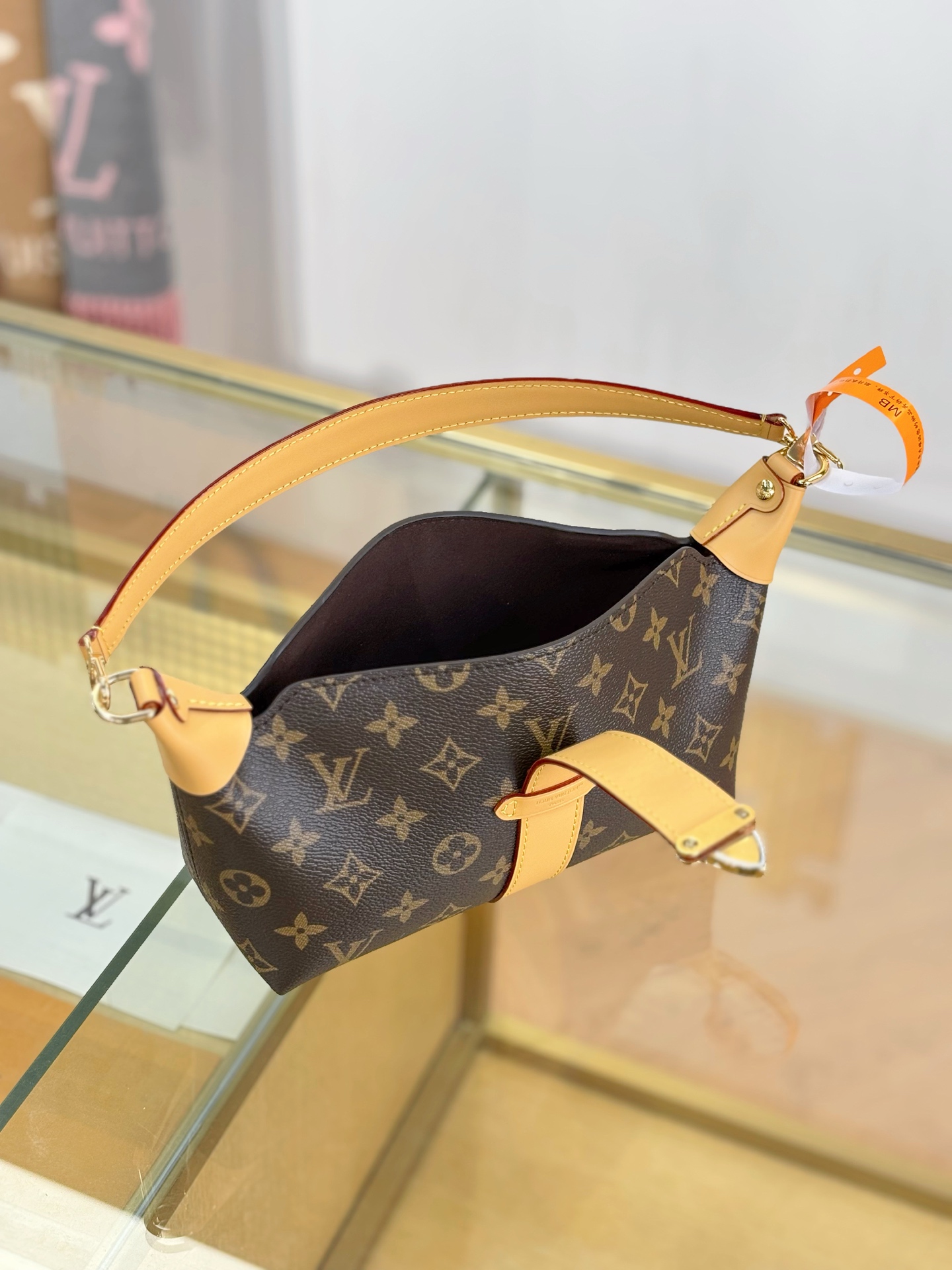 Louis Vuitton Basic Bag M