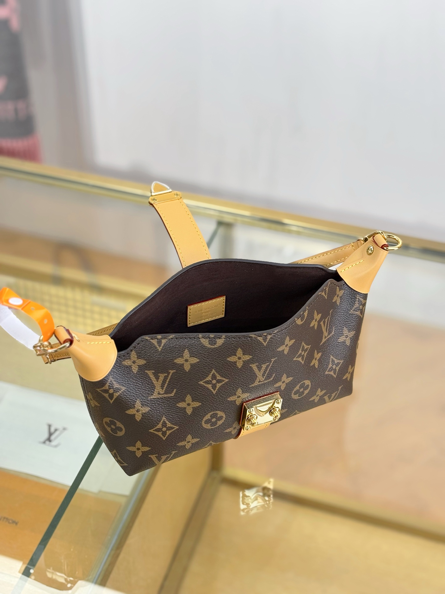 Louis Vuitton Basic Bag M
