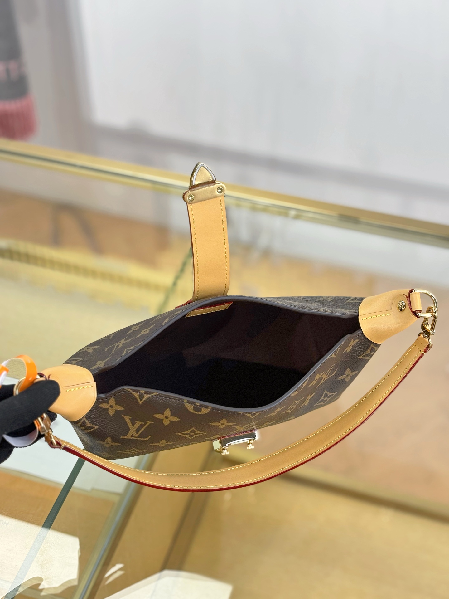 Louis Vuitton Basic Bag M