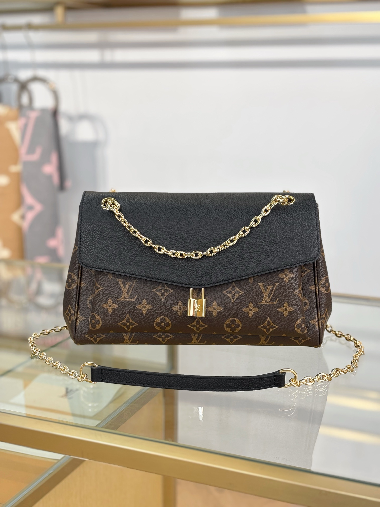 Louis Vuitton Basic Bag Black M-s